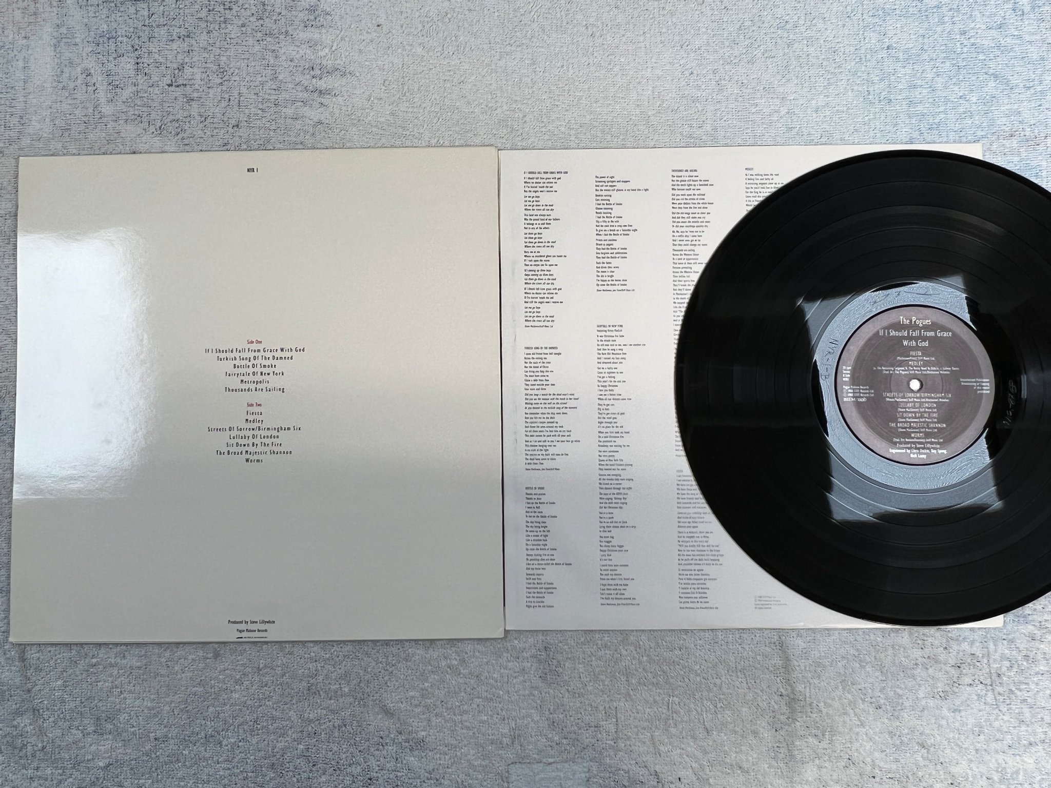 Omslagsbild för skivan THE POGUES if I should fall from grace with God LP -88 Swe STIFF NYR I