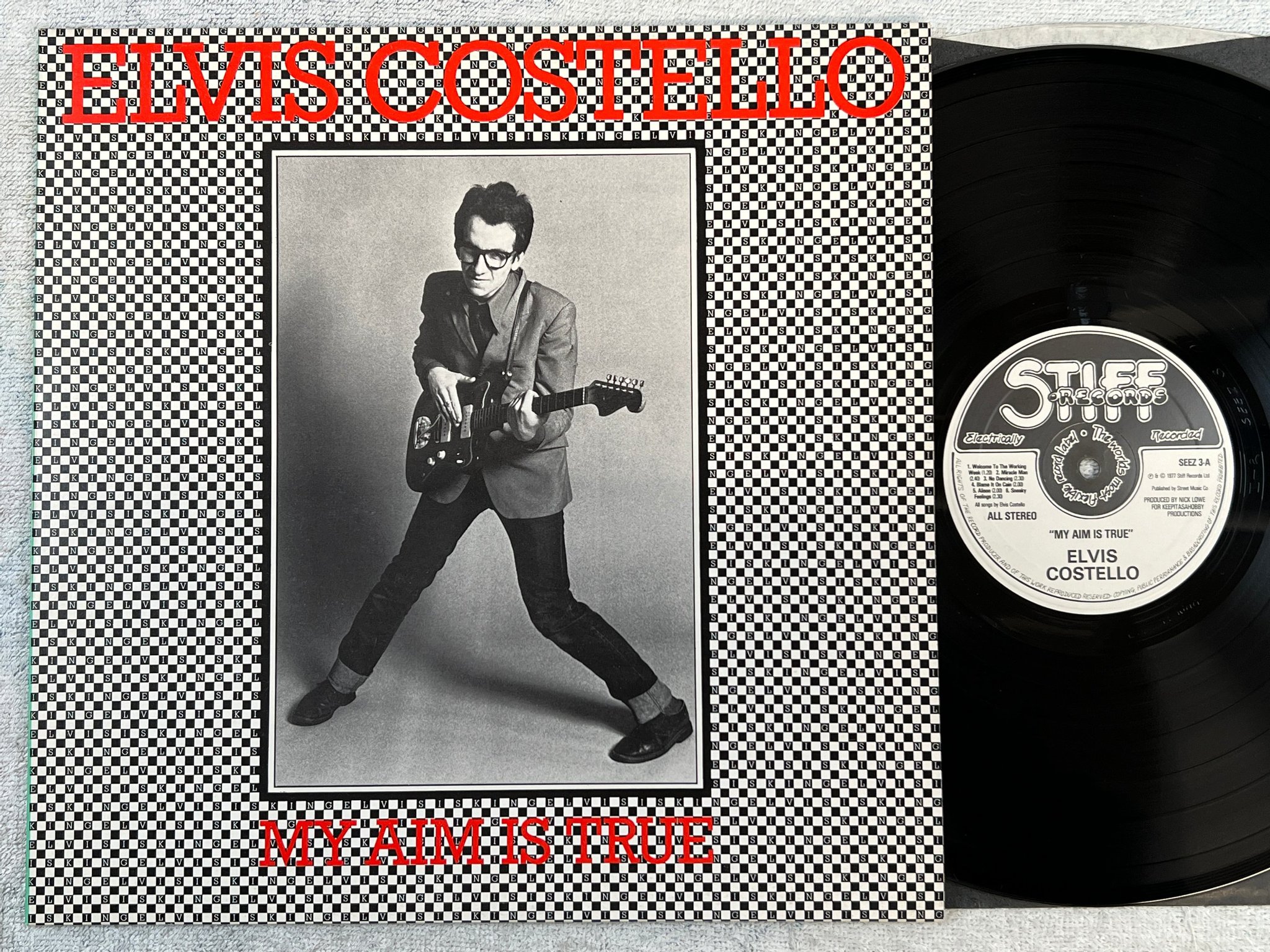Omslagsbild för skivan ELVIS COSTELLO my aim is true LP -77 UK STIFF SEEZ 3
