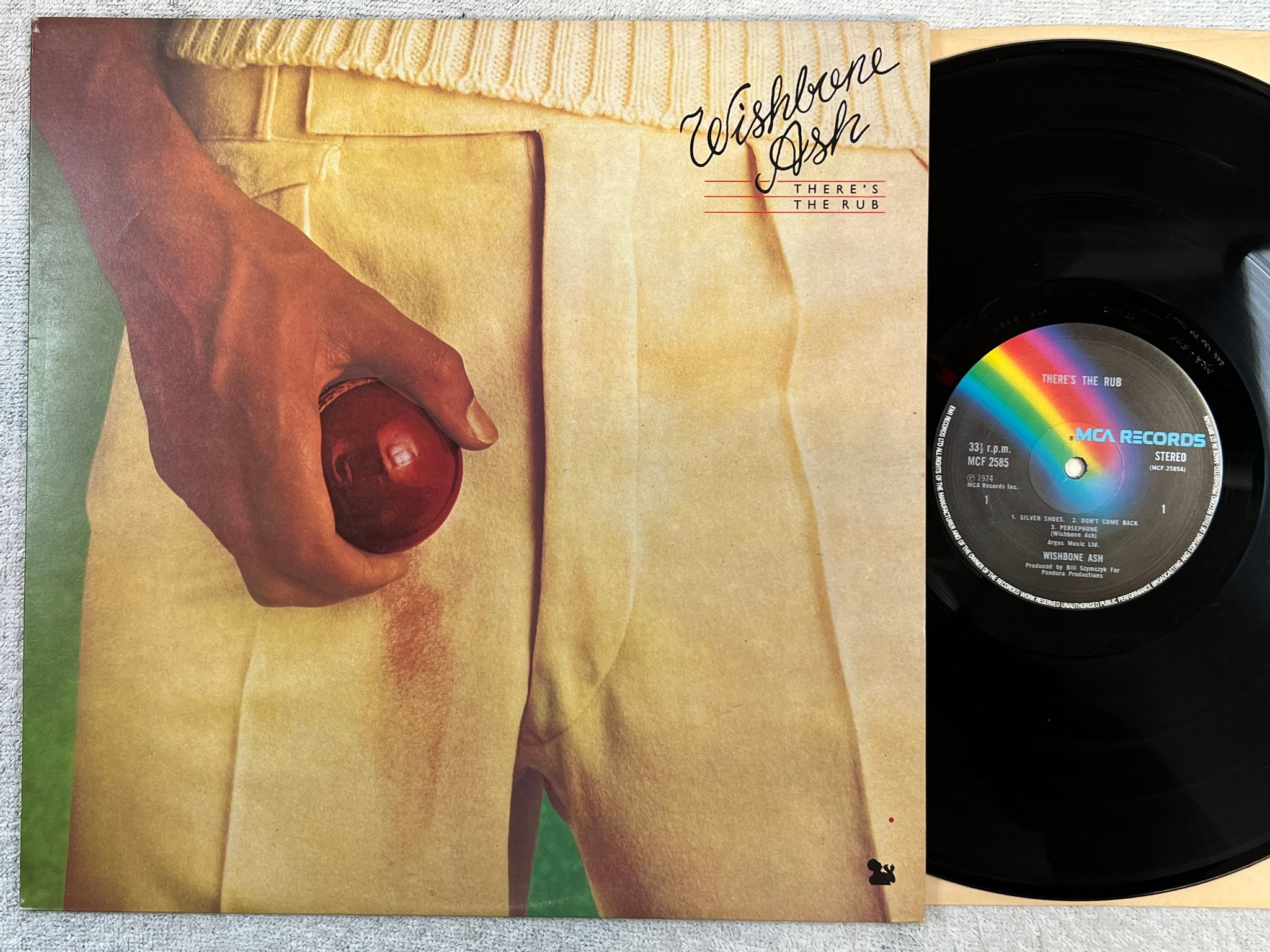 Omslagsbild för skivan WISHBONE ASH there's the rub LP -74 UK MCA MCF 2585