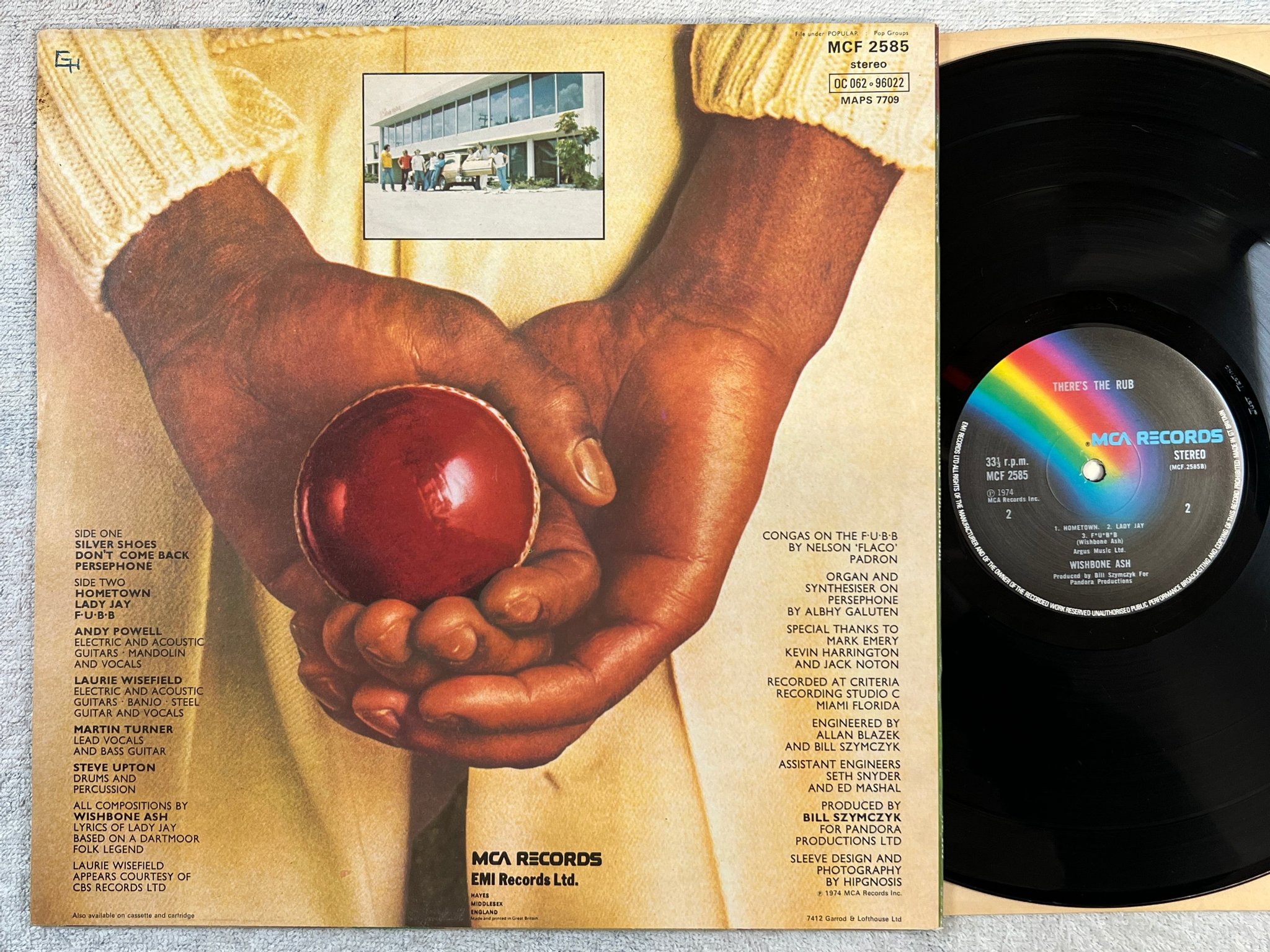 Omslagsbild för skivan WISHBONE ASH there's the rub LP -74 UK MCA MCF 2585