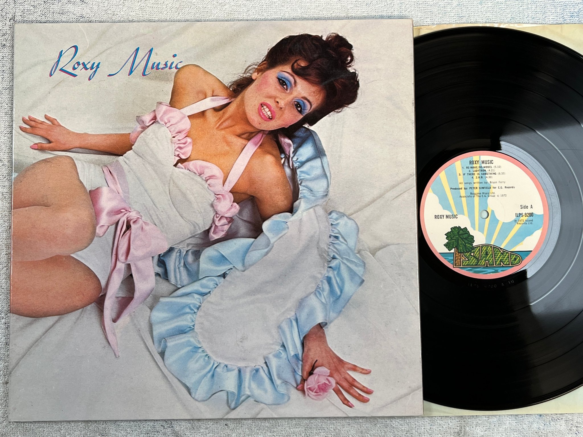 Omslagsbild för skivan ROXY MUSIC s/t LP -72 UK ISLAND ILPS 9200