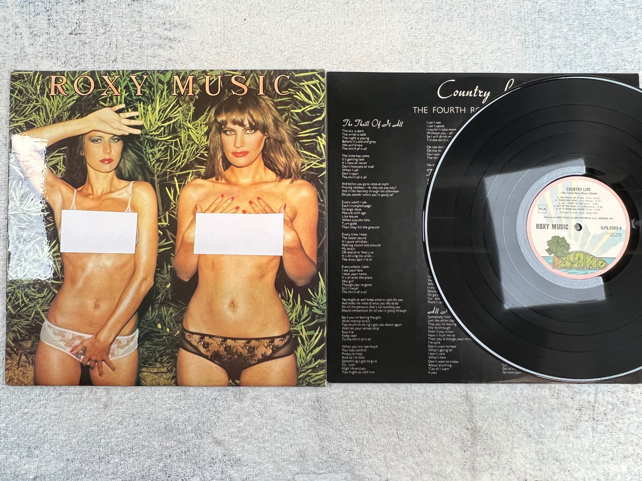 Omslagsbild för skivan ROXY MUSIC country life LP -74 ncb ISLAND ILPS 9303