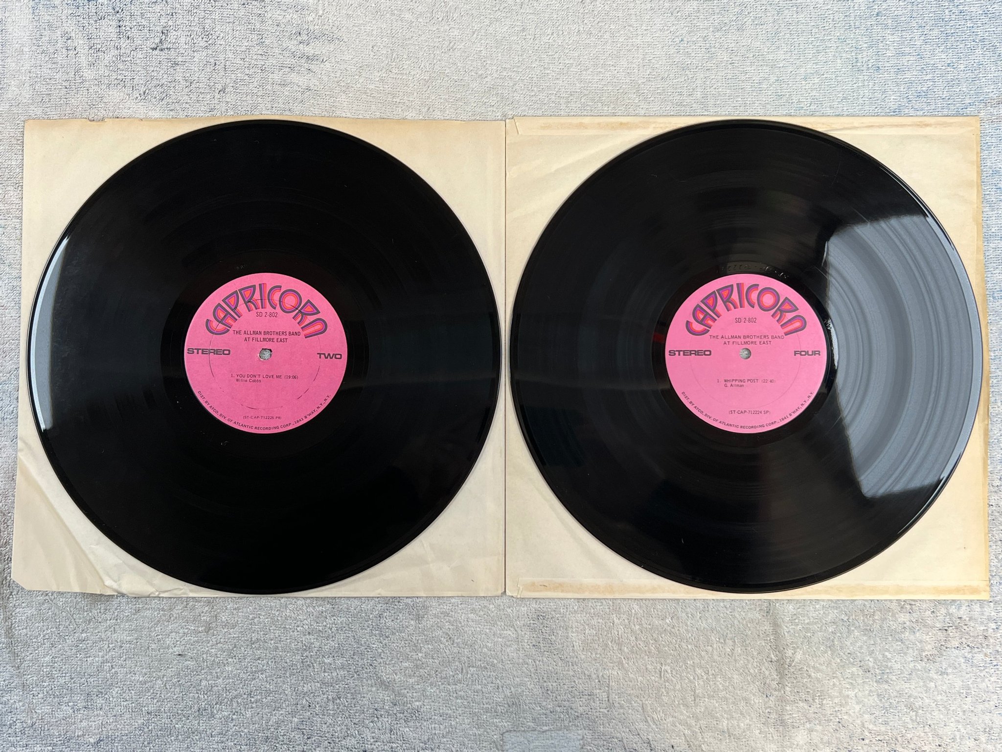 Omslagsbild för skivan THE ALLMAN BROTHERS BAND at Fillmore East LP US CAPRCORN SD 2-802