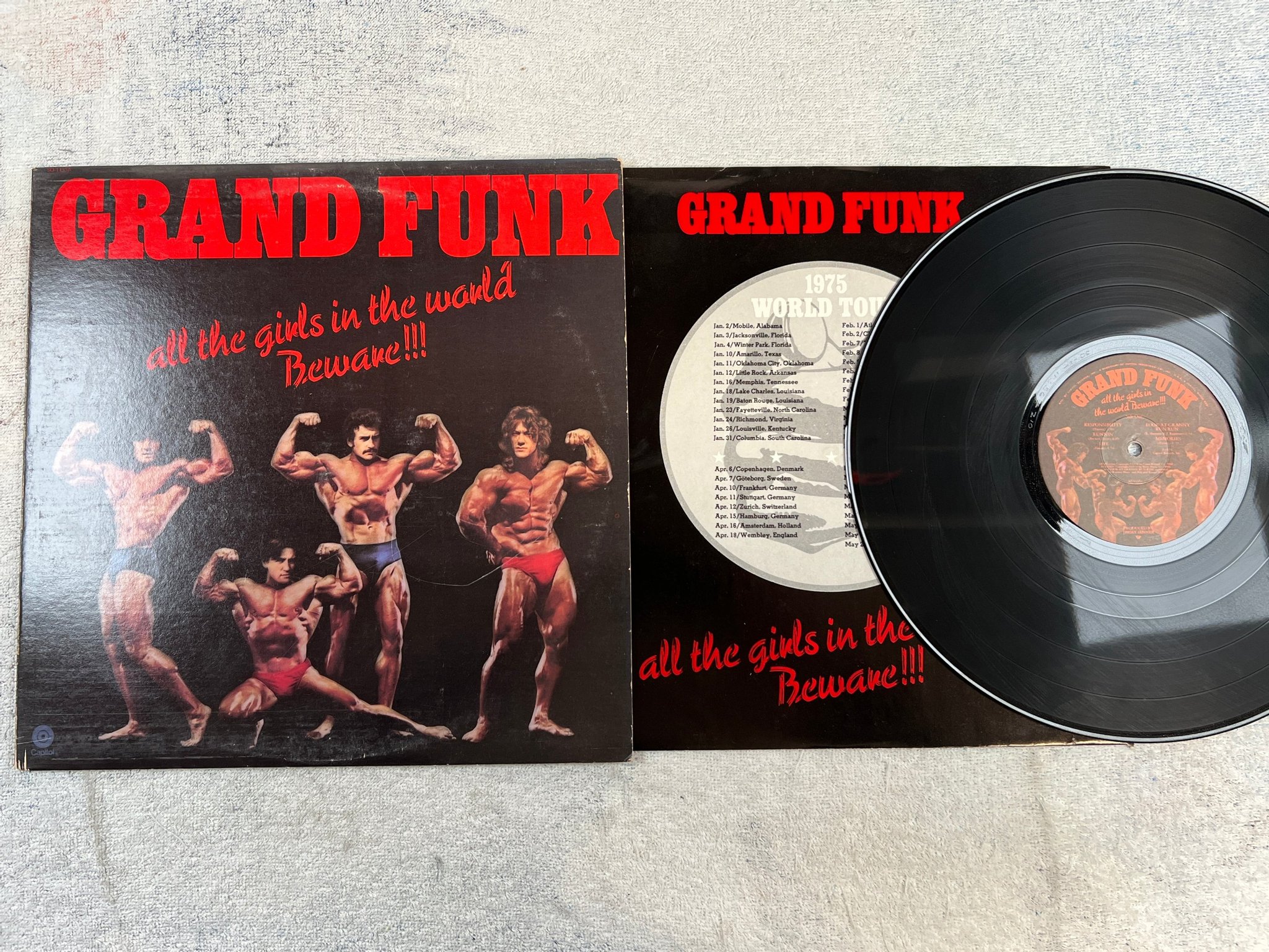 Omslagsbild för skivan GRAND FUNK all the girls in the world beware LP -74 US CAPITOL SO 11356