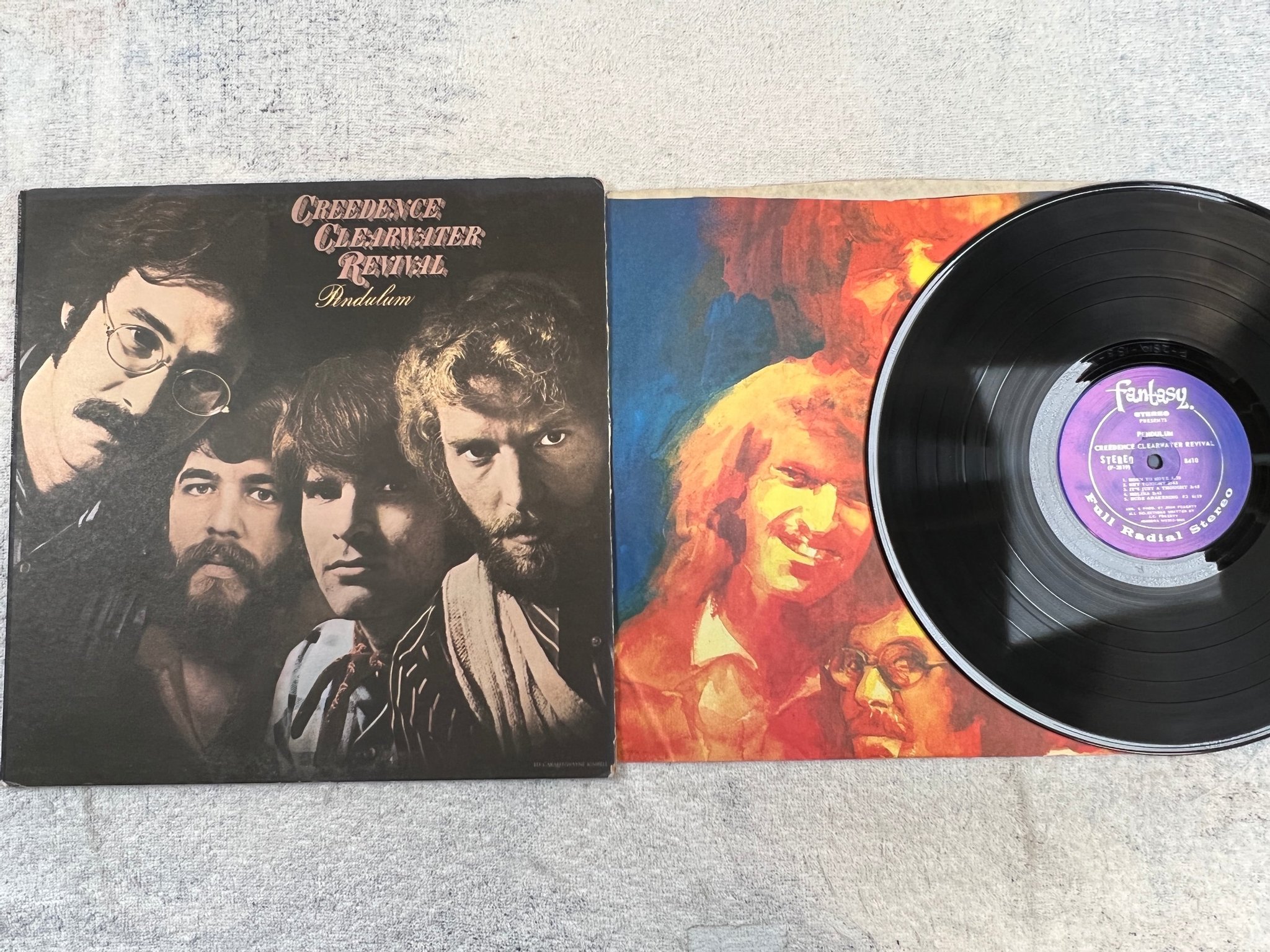 Omslagsbild för skivan CREEDENCE CLEARWATER REVIVAL pendulum LP US FANTASY 8410