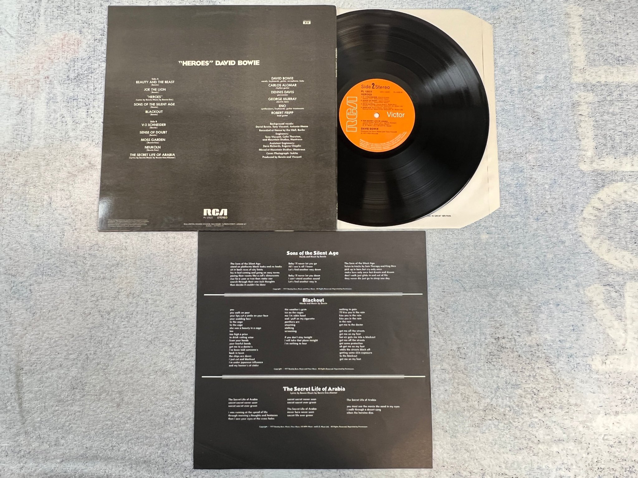 Omslagsbild för skivan DAVID BOWIE heroes LP -77 UK RCA PL 12522