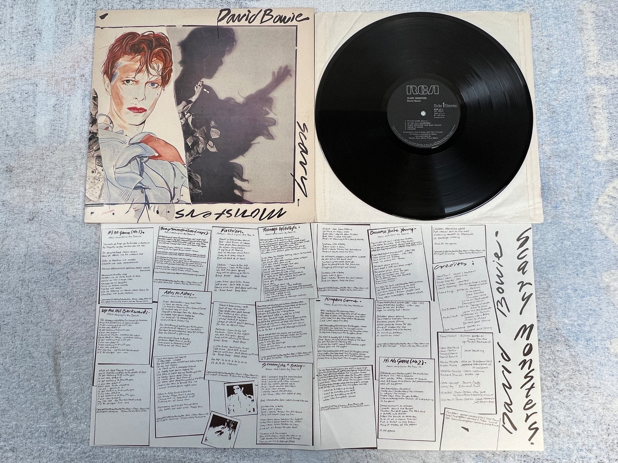 Omslagsbild för skivan DAVID BOWIE scary monsters LP -80 UK RCA BOW LP 2