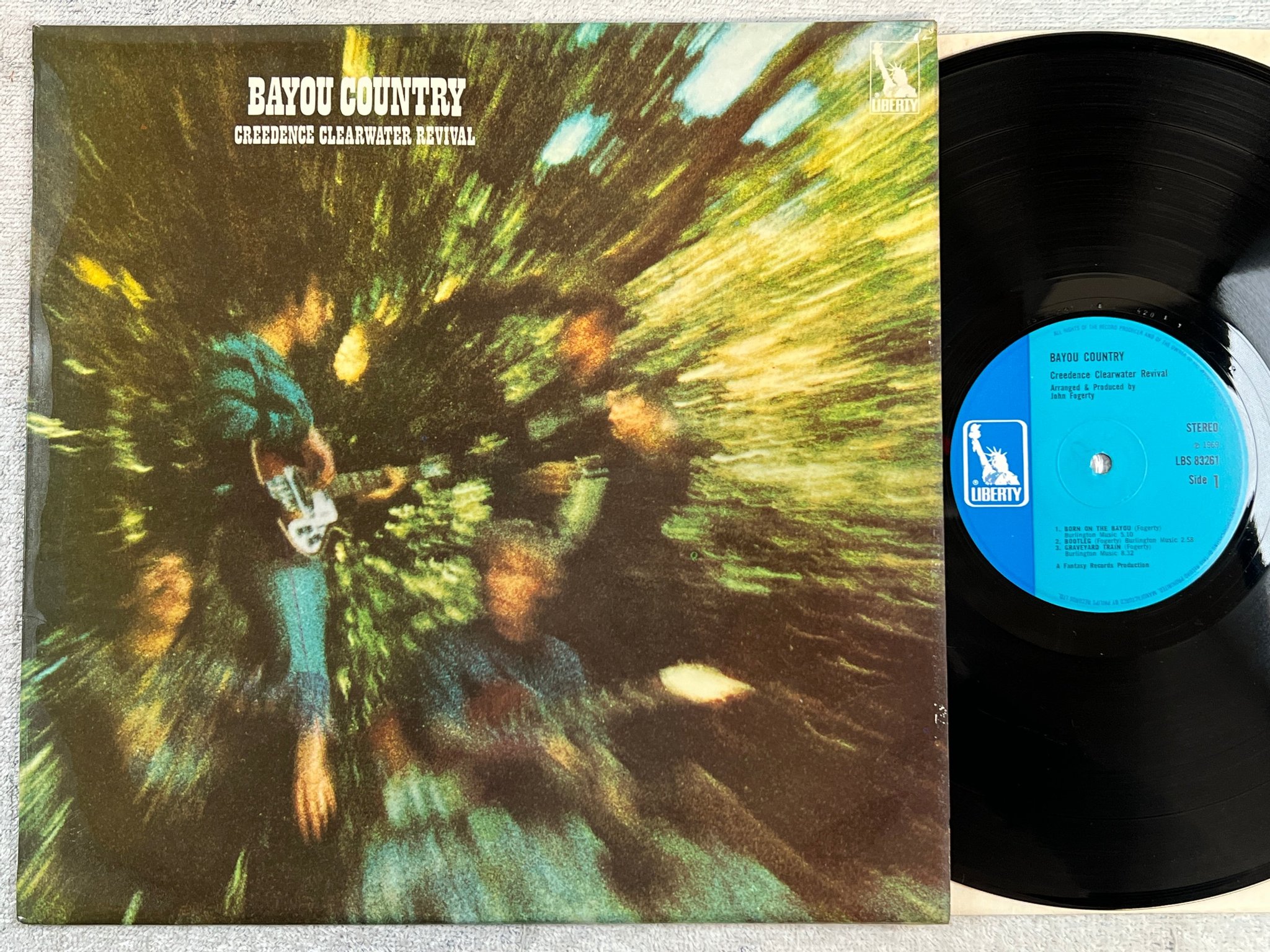 Omslagsbild för skivan CREEDENCE CLEARWATER REVIVAL bayou country LP -69 UK LIBERTY LBS 83261