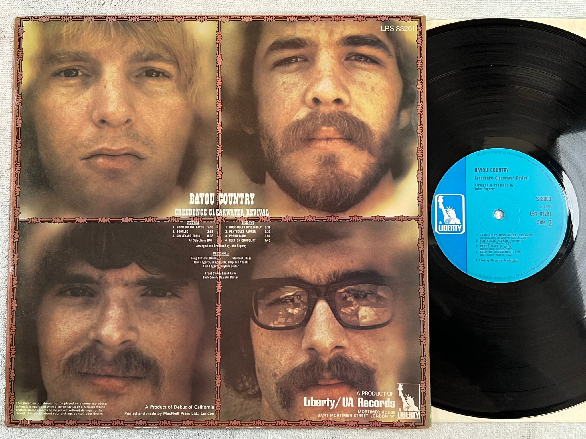 Omslagsbild för skivan CREEDENCE CLEARWATER REVIVAL bayou country LP -69 UK LIBERTY LBS 83261