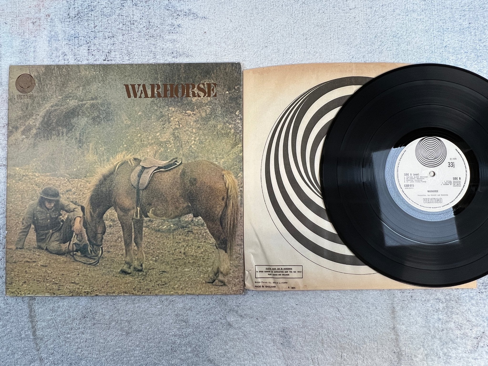 Omslagsbild för skivan WARHORSE s/t LP -70 UK VERTIGO 6360 015 hard prog ** R A R E **