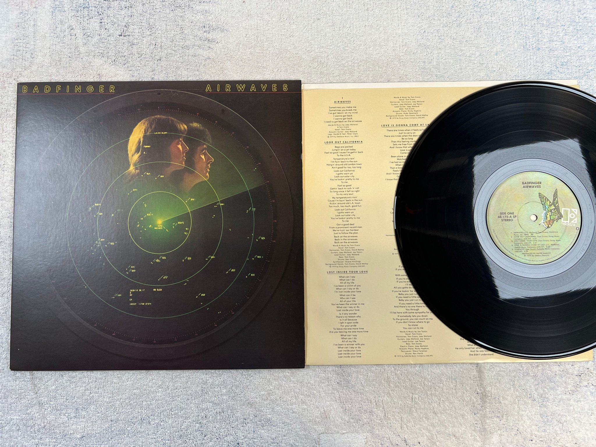 Omslagsbild för skivan BADFINGER airwaves LP -79 US elektra 6e 175  SP