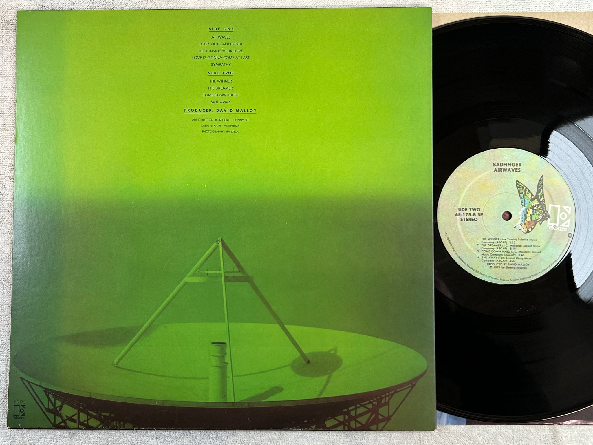 Omslagsbild för skivan BADFINGER airwaves LP -79 US elektra 6e 175  SP