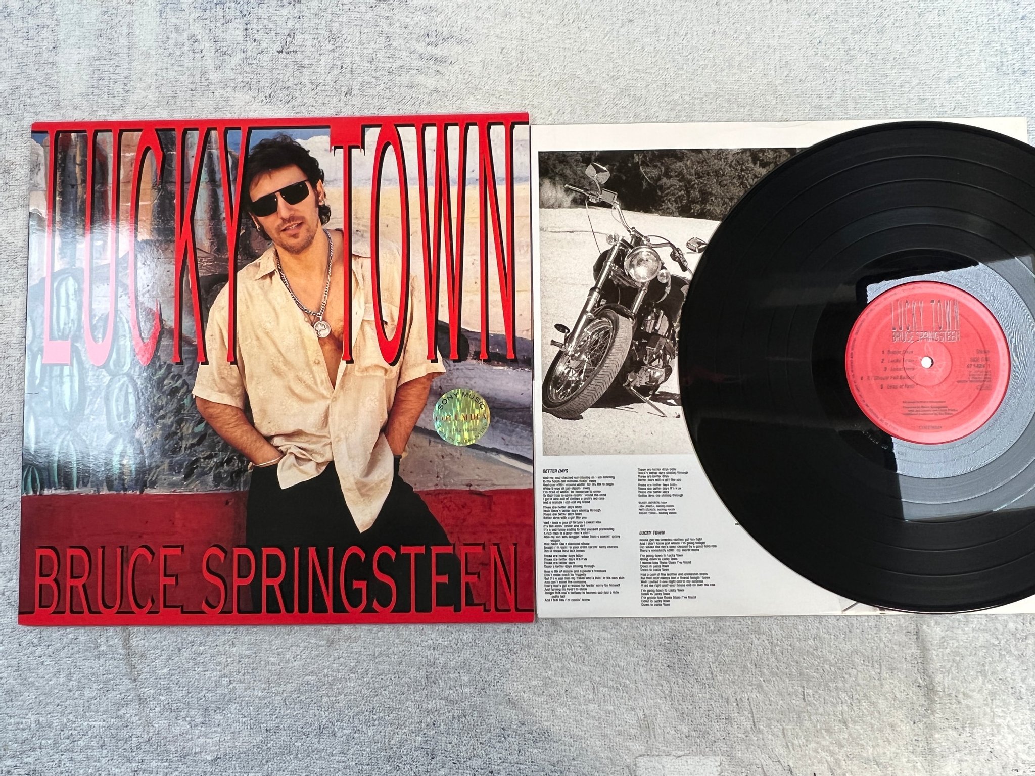 Omslagsbild för skivan BRUCE SPRINGSTEEN lucky town LP -92 Hol CBS 471424 1