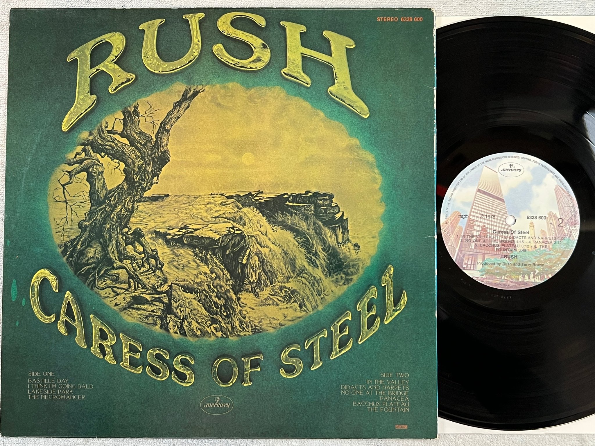 Omslagsbild för skivan RUSH caress of steel LP ncb MERCURY 6338 600