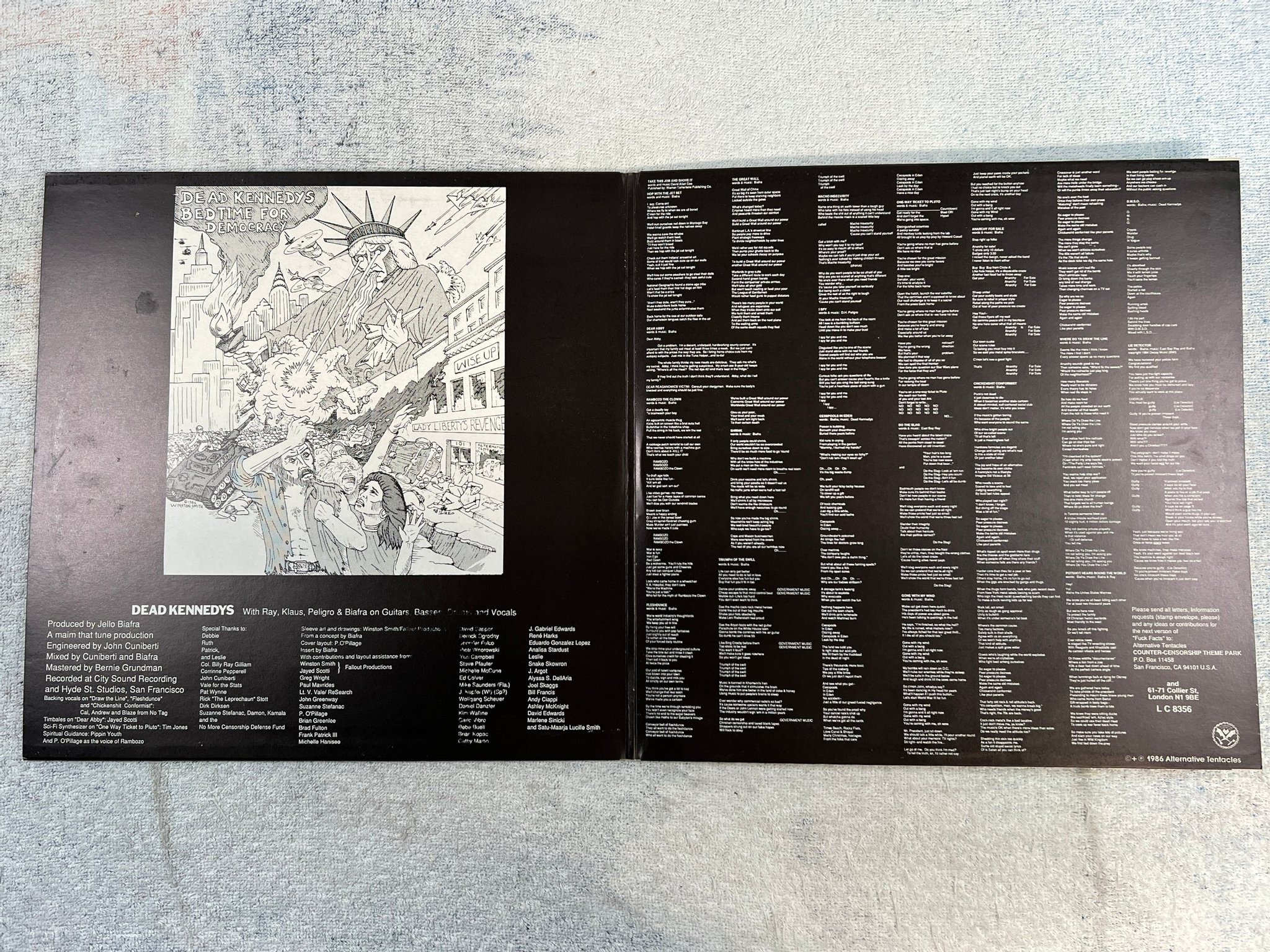 Omslagsbild för skivan DEAD KENNEDY'S bedtime for democracy LP -86 UK ALTERNATIVE TENTACLES VIRUS 50 