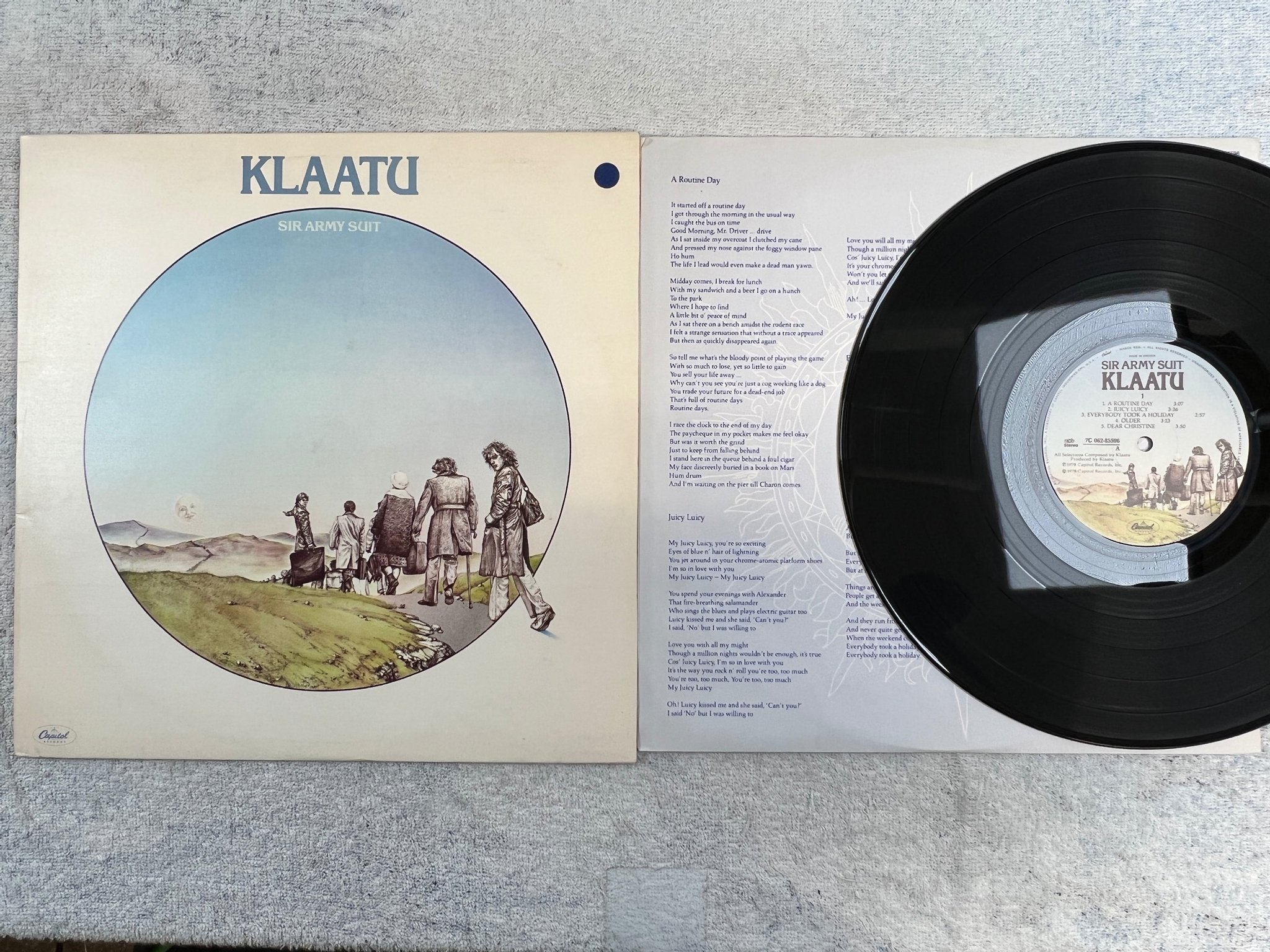 Omslagsbild för skivan KLAATU sir army suit LP -78 ncb CAPITOL 7C 062-85596