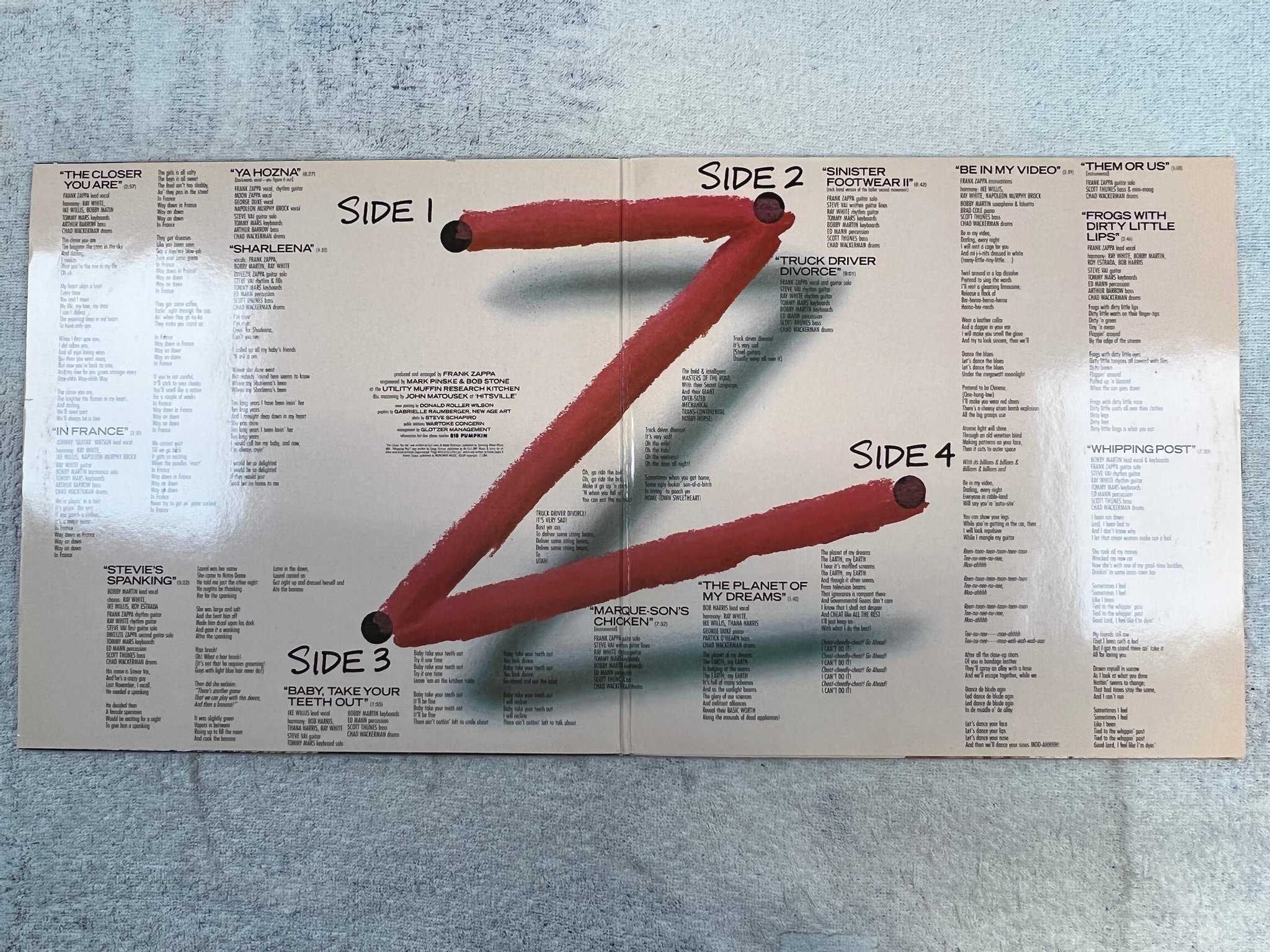 Omslagsbild för skivan FRANK ZAPPA them or us 2xLP -84 Hol EMI 1C 164Y2402351