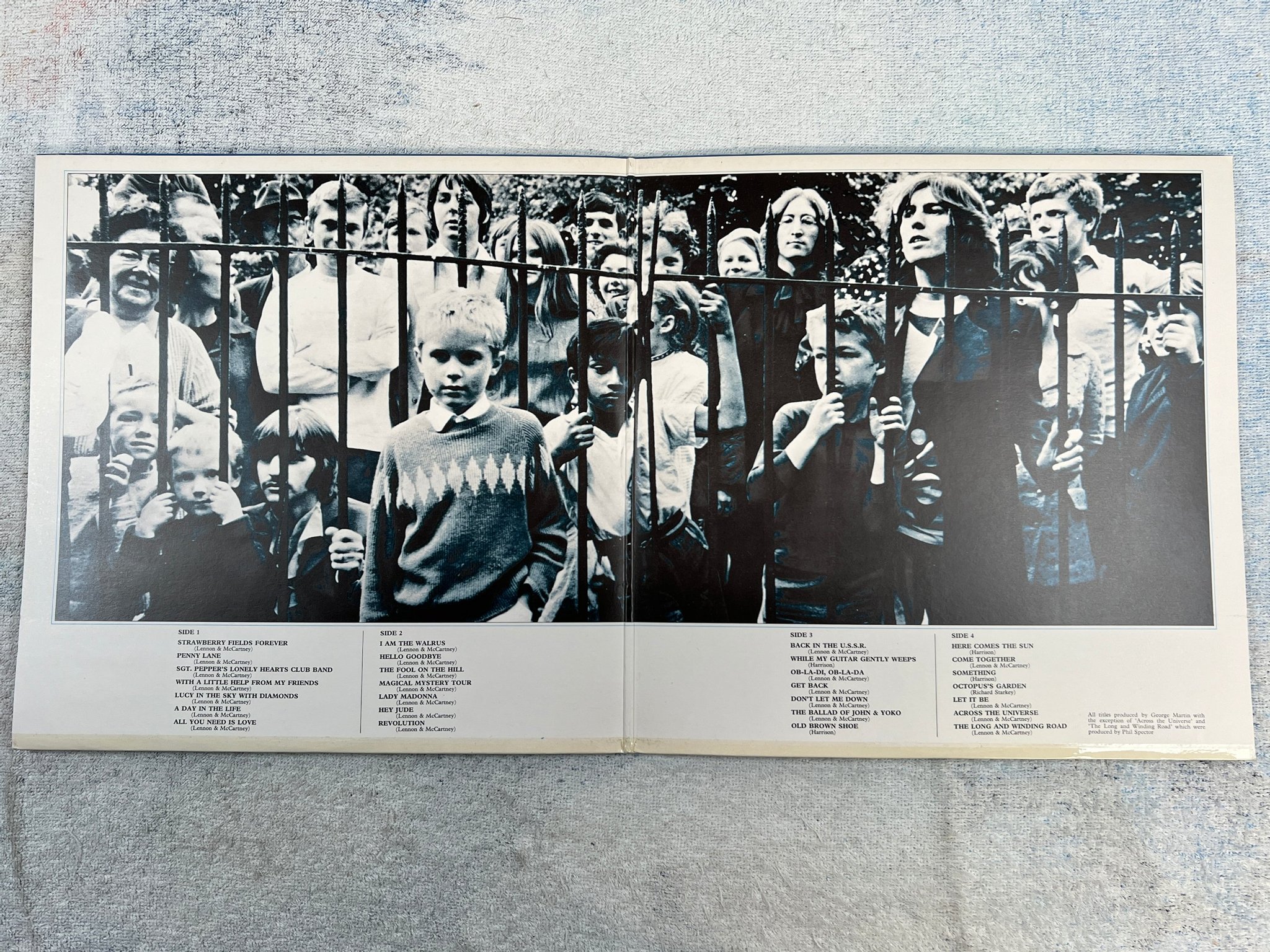 Omslagsbild för skivan THE BEATLES 1967-1970 2xLP UK APPLE PCS 7181 BLUE VINYL