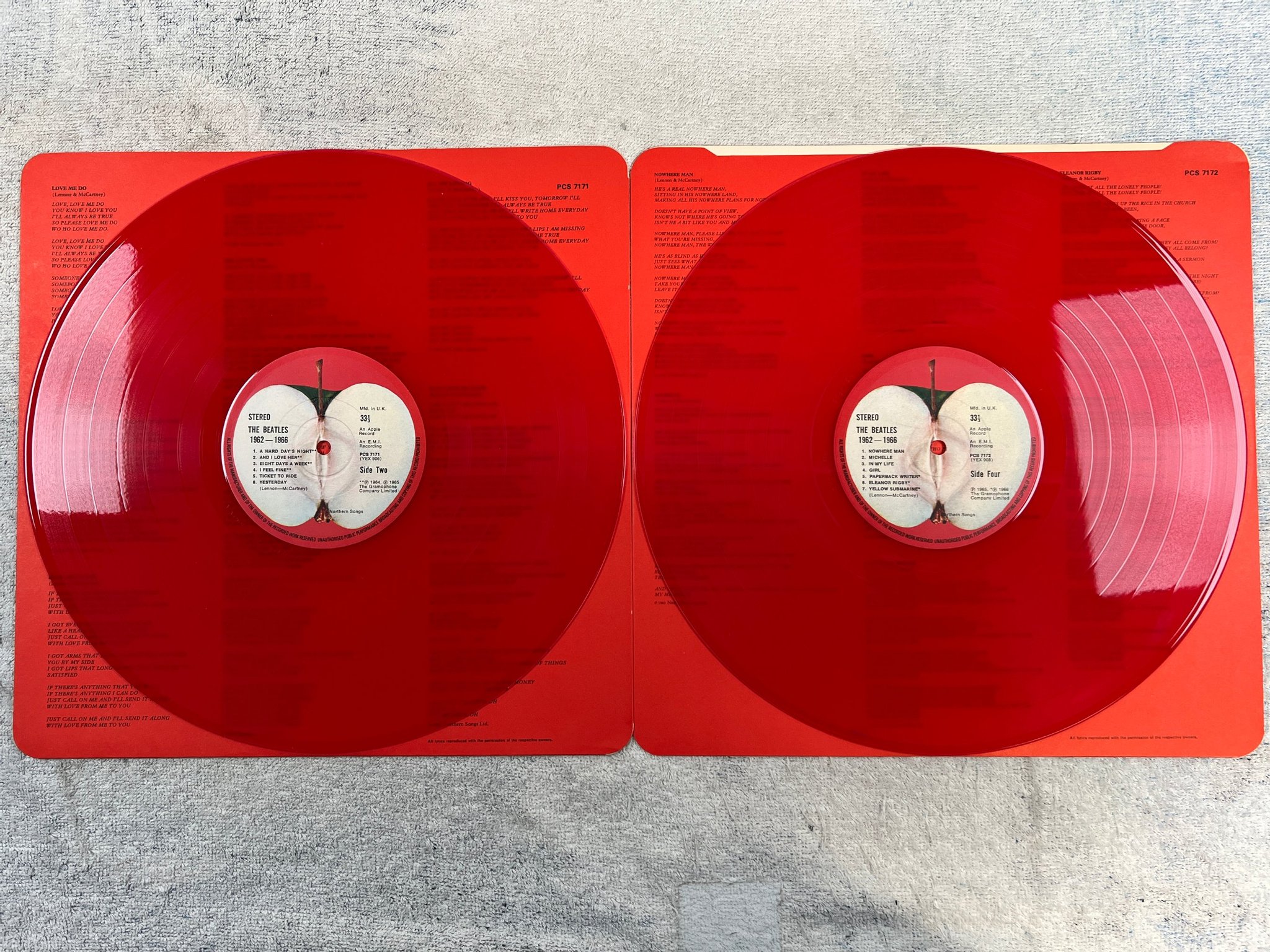 Omslagsbild för skivan THE BEATLES 1962-1966 2xLP UK APPLE PCS 7172 RED VINYL