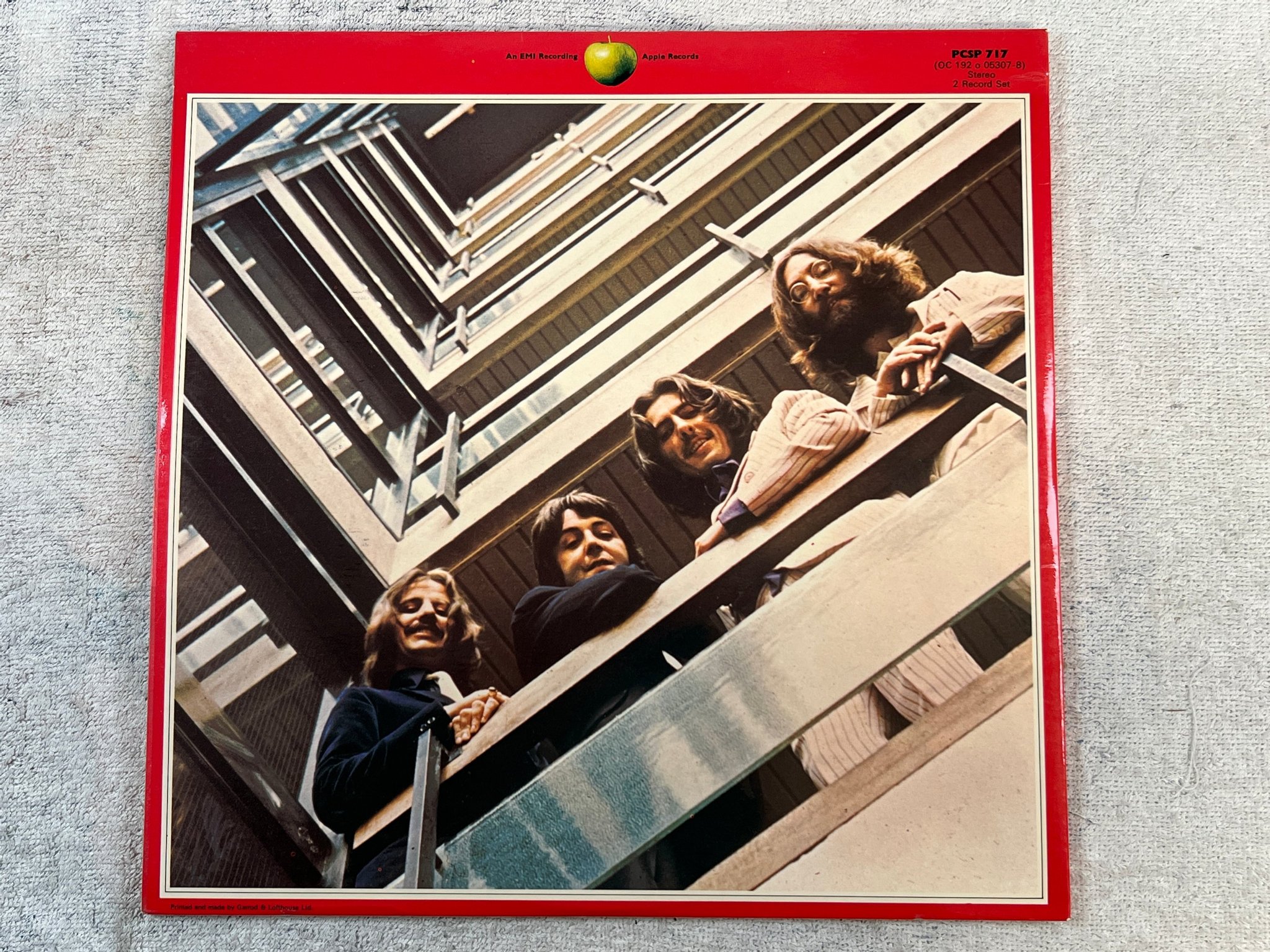 Omslagsbild för skivan THE BEATLES 1962-1966 2xLP UK APPLE PCS 7172 RED VINYL