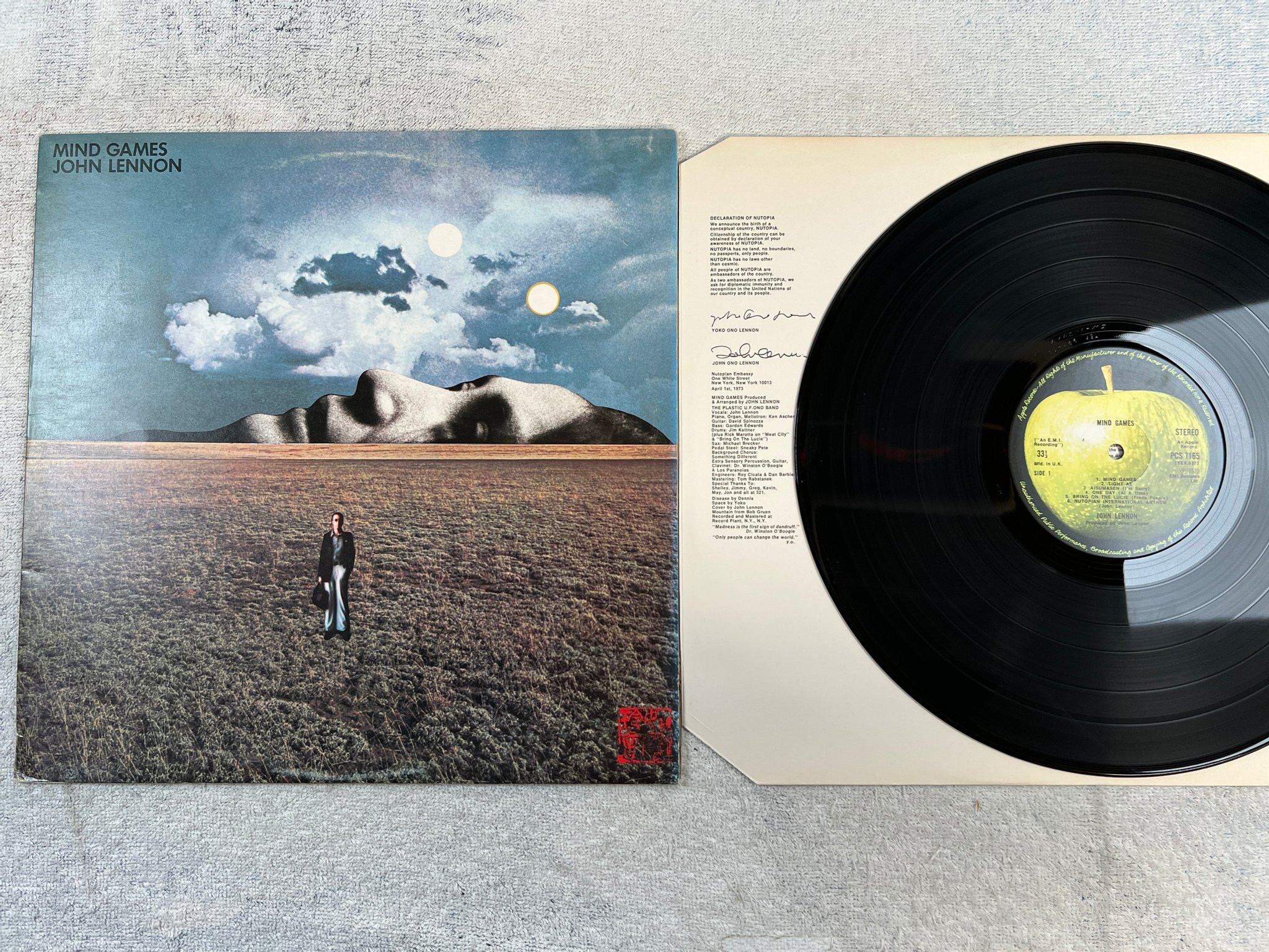 Omslagsbild för skivan JOHN LENNON mind games LP -73 UK APPLE PCS 7165
