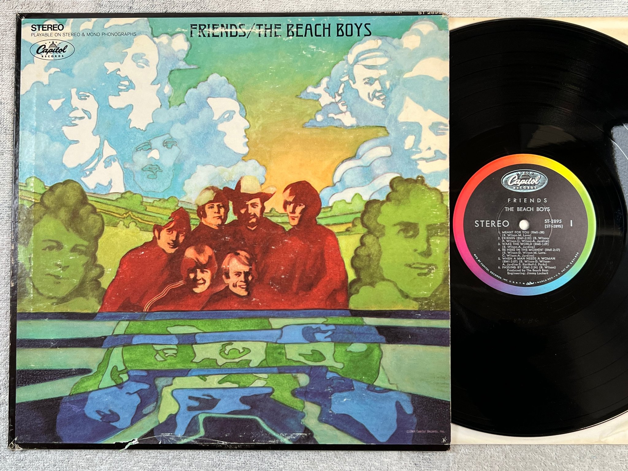 Omslagsbild för skivan THE BEACH BOYS friends LP US CAPITOL ST-2895