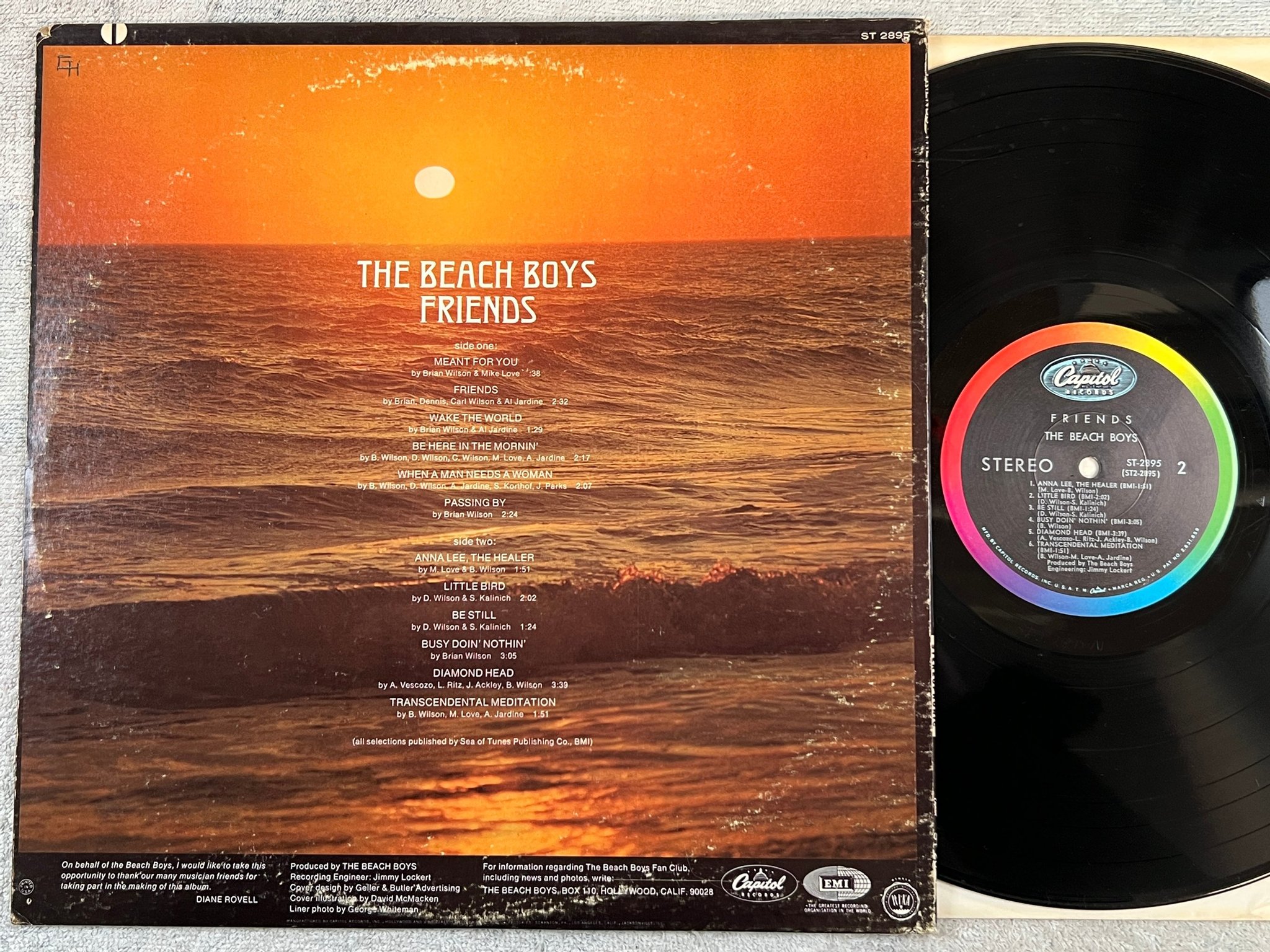 Omslagsbild för skivan THE BEACH BOYS friends LP US CAPITOL ST-2895
