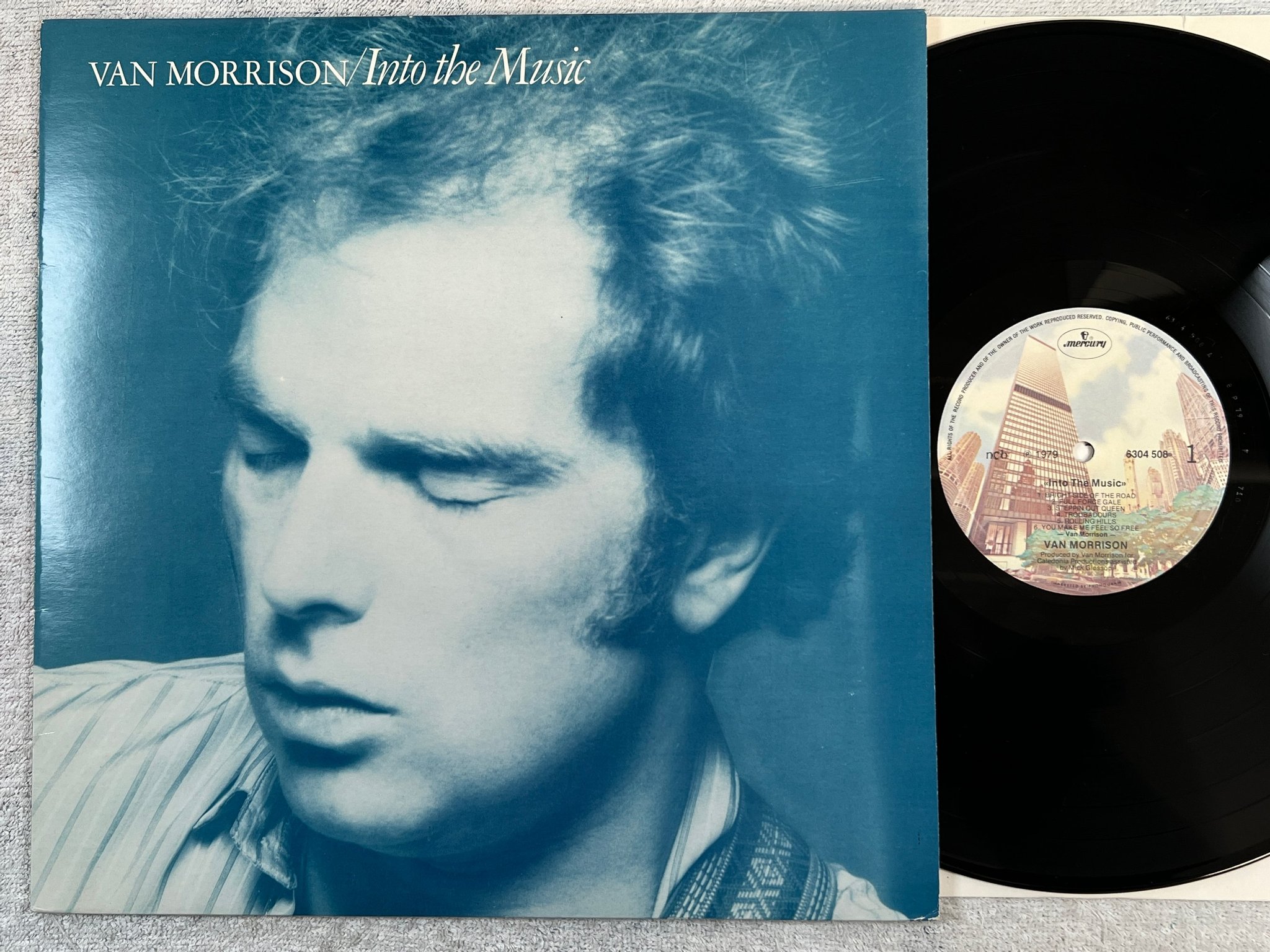 Omslagsbild för skivan VAN MORRISON into the music LP -79 ncb MERCURY 6304 508
