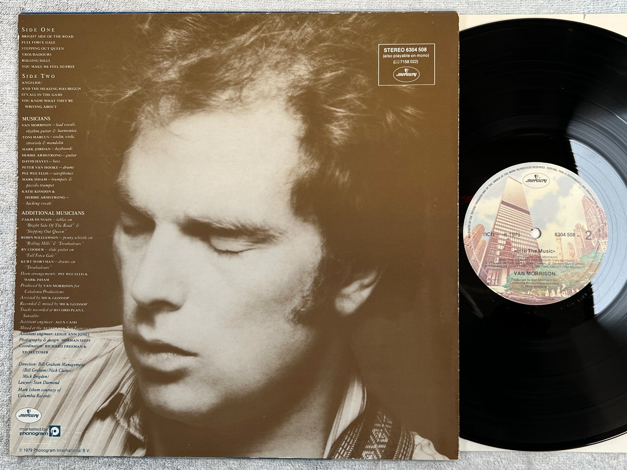 Omslagsbild för skivan VAN MORRISON into the music LP -79 ncb MERCURY 6304 508