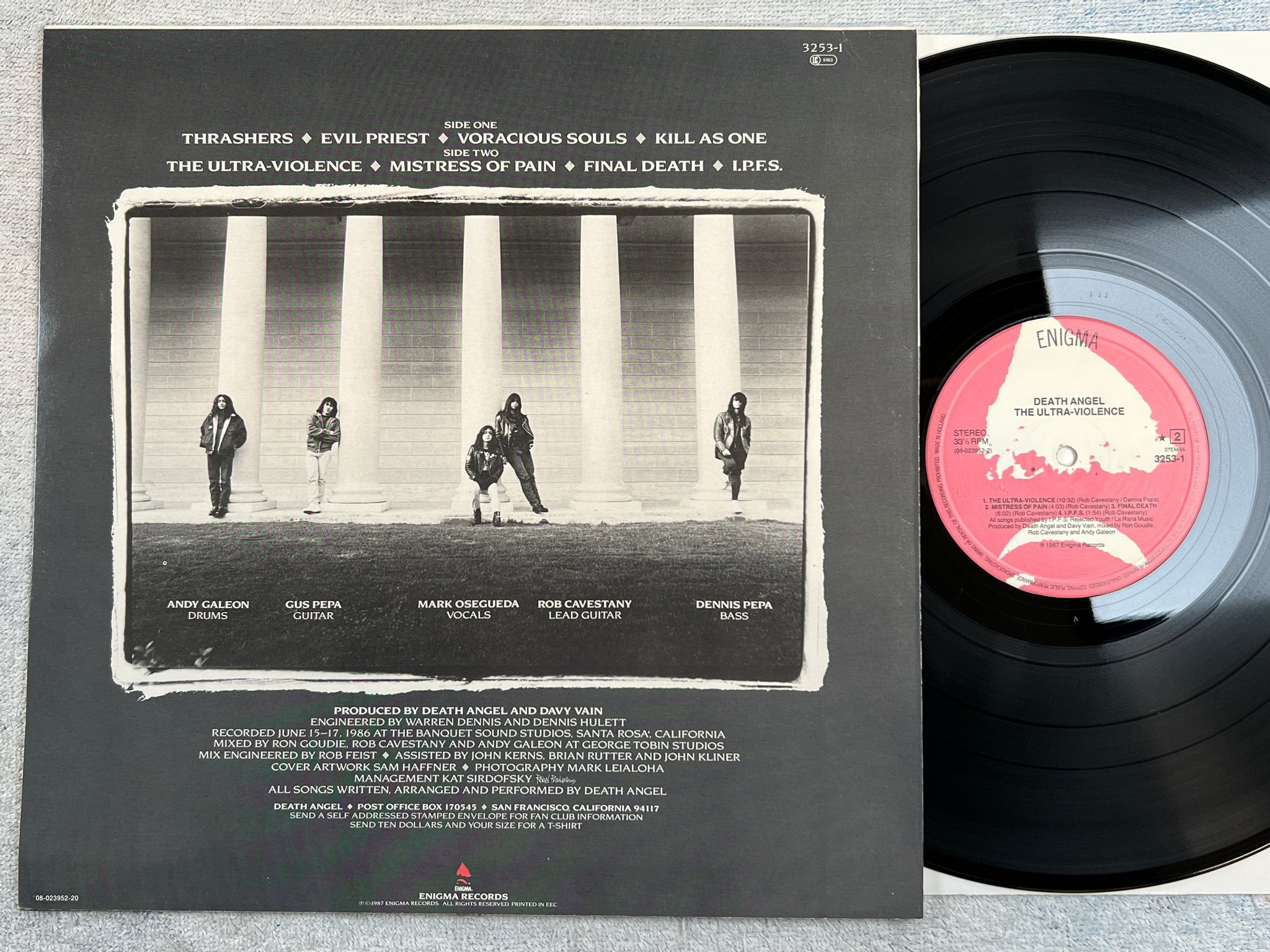 Omslagsbild för skivan DEATH ANGEL the ultra-violence LP -87 Hol ENIGMA 3253-1 ** R A R E **