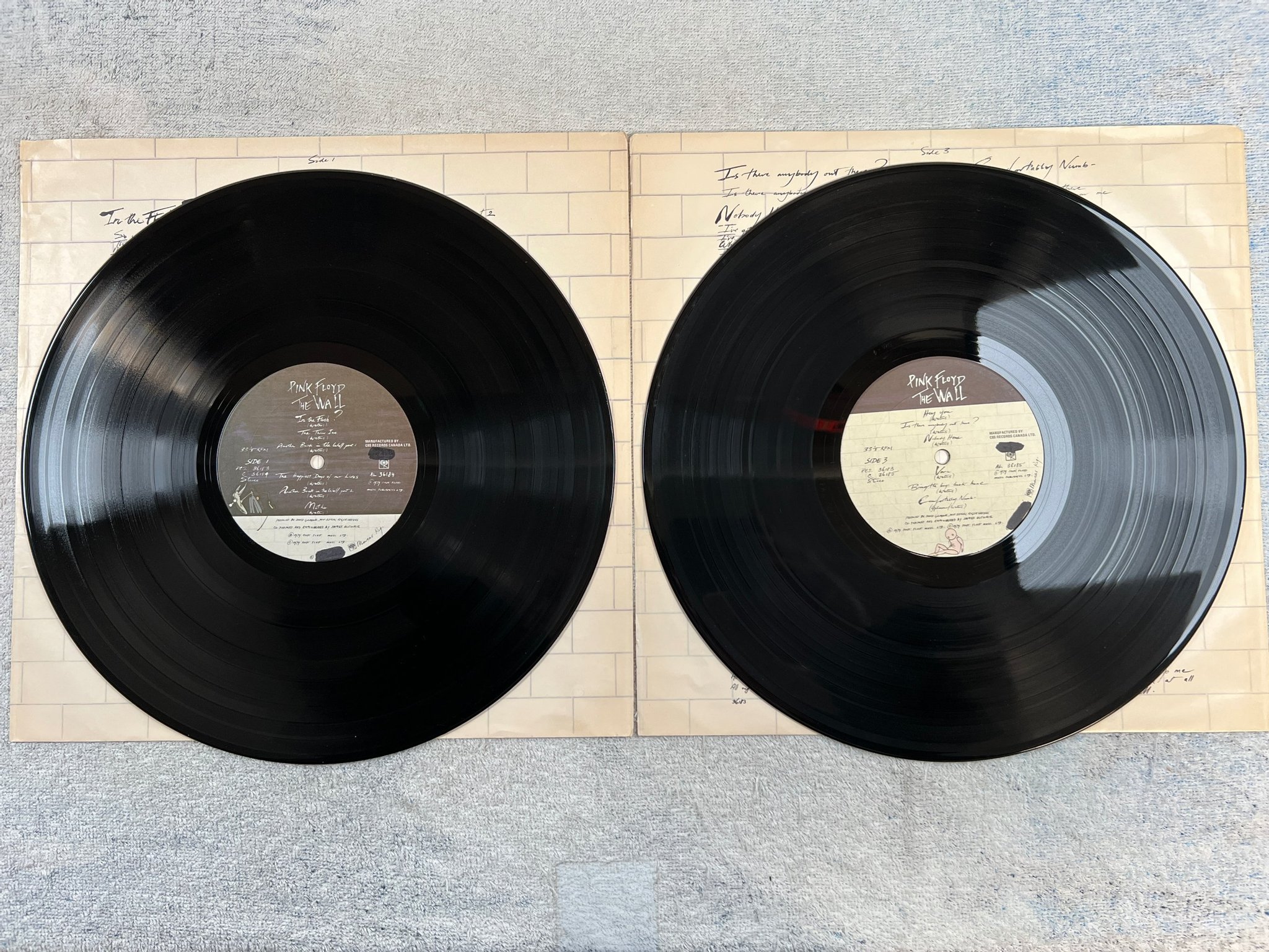 Omslagsbild för skivan PINK FLOYD the wall 2xLP -79 Can COLUMBIA BL 36185