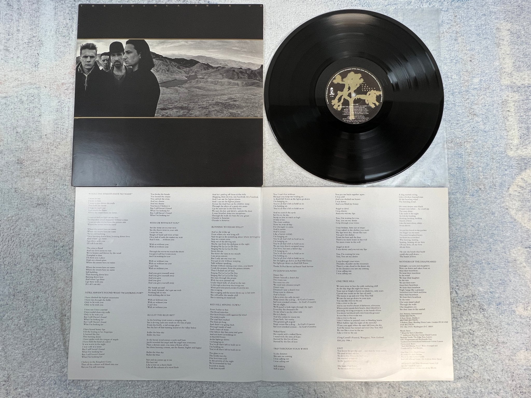 Omslagsbild för skivan U2 the Joshua three LP -87 ncb ISLAND U26