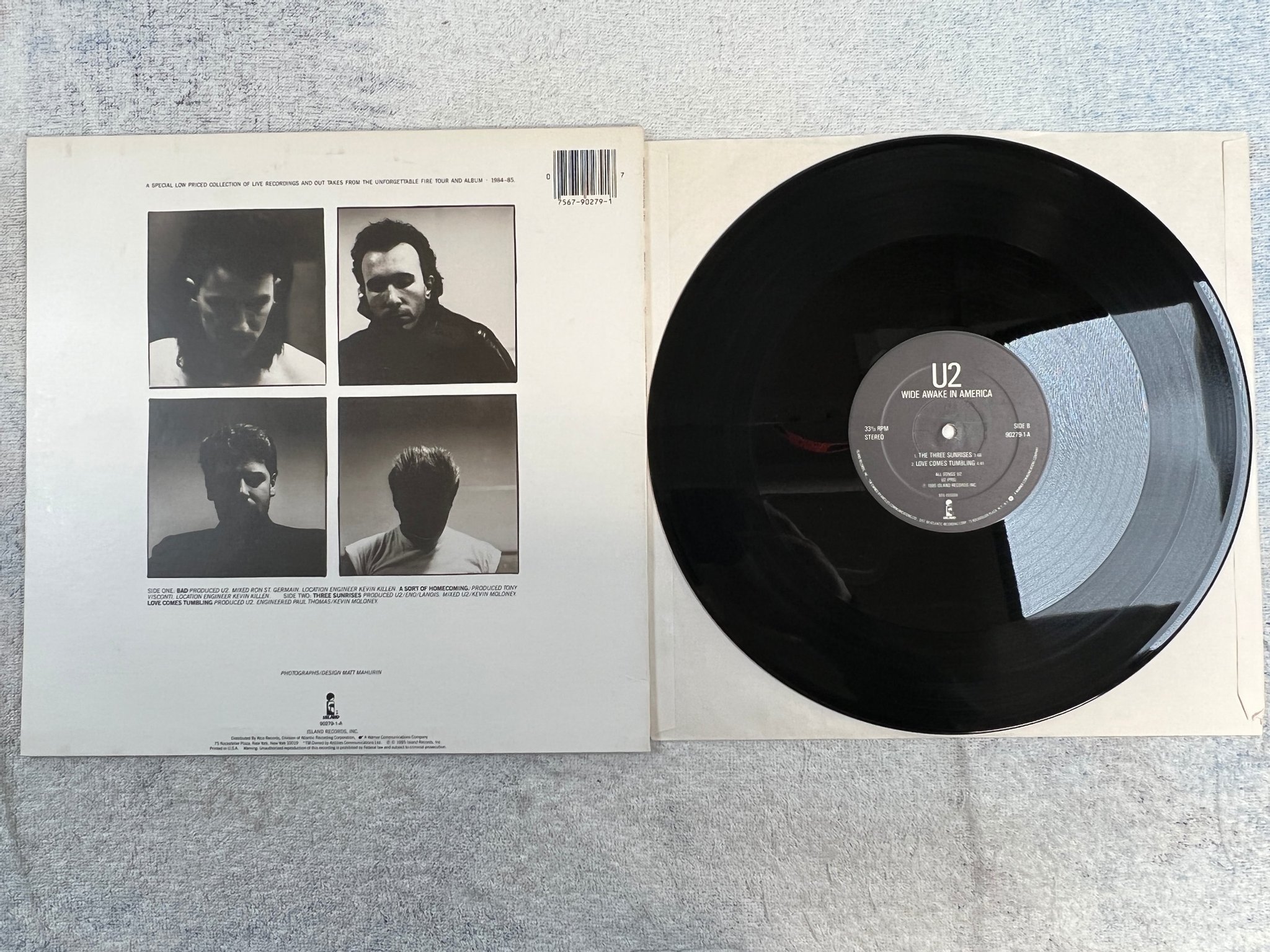 Omslagsbild för skivan U2 wide awake in America LP -85 US ISLAND 90279-1