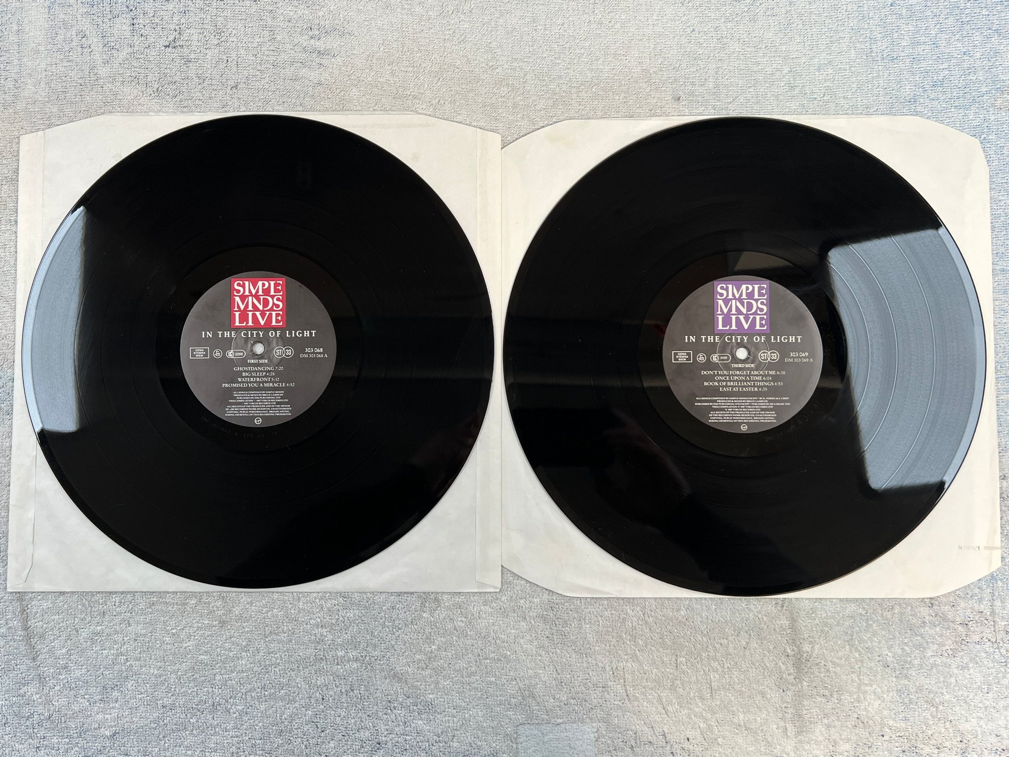 Omslagsbild för skivan SIMPLE MINDS live - in the city of light 2xLP -87 VIRGIN 303069