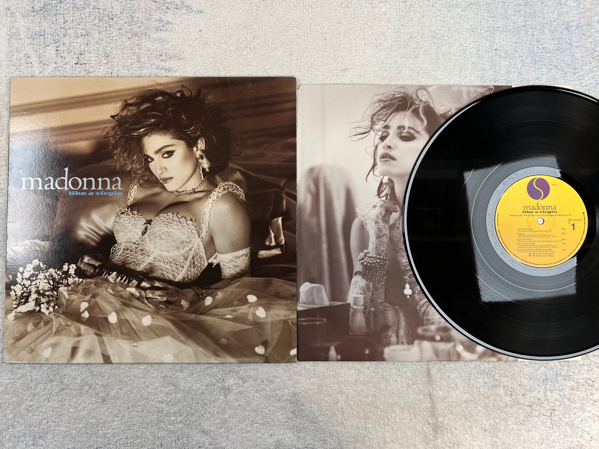 Omslagsbild för skivan MADONNA like a virgin LP -84 Can VIRGIN 9251571