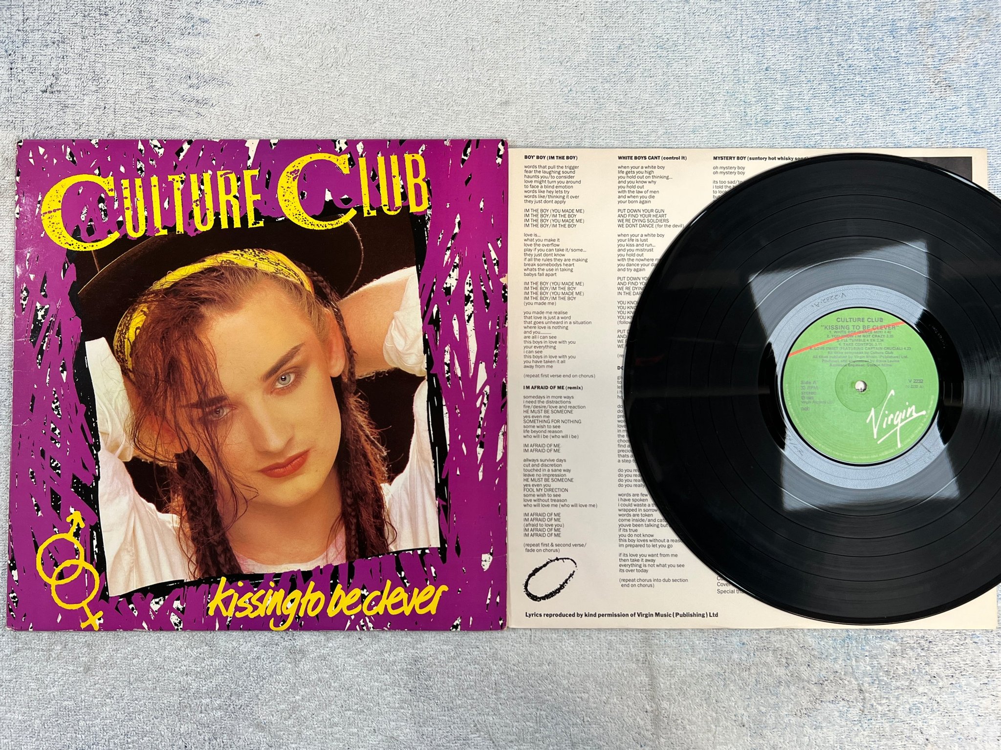 Omslagsbild för skivan CULTURE CLUB kissing to be clever LP -82 ncb VIRGIN V2232