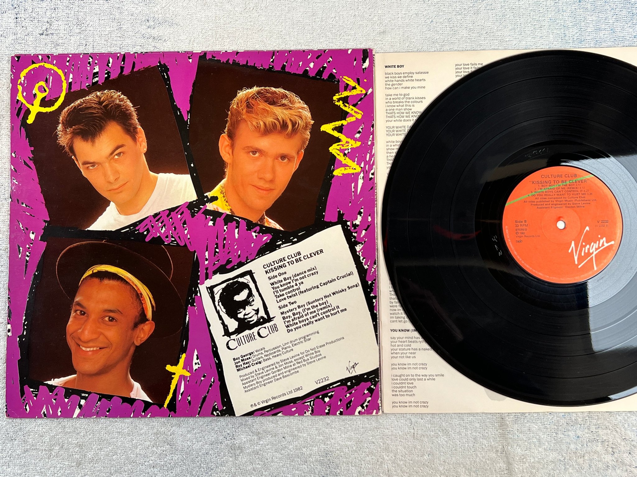 Omslagsbild för skivan CULTURE CLUB kissing to be clever LP -82 ncb VIRGIN V2232