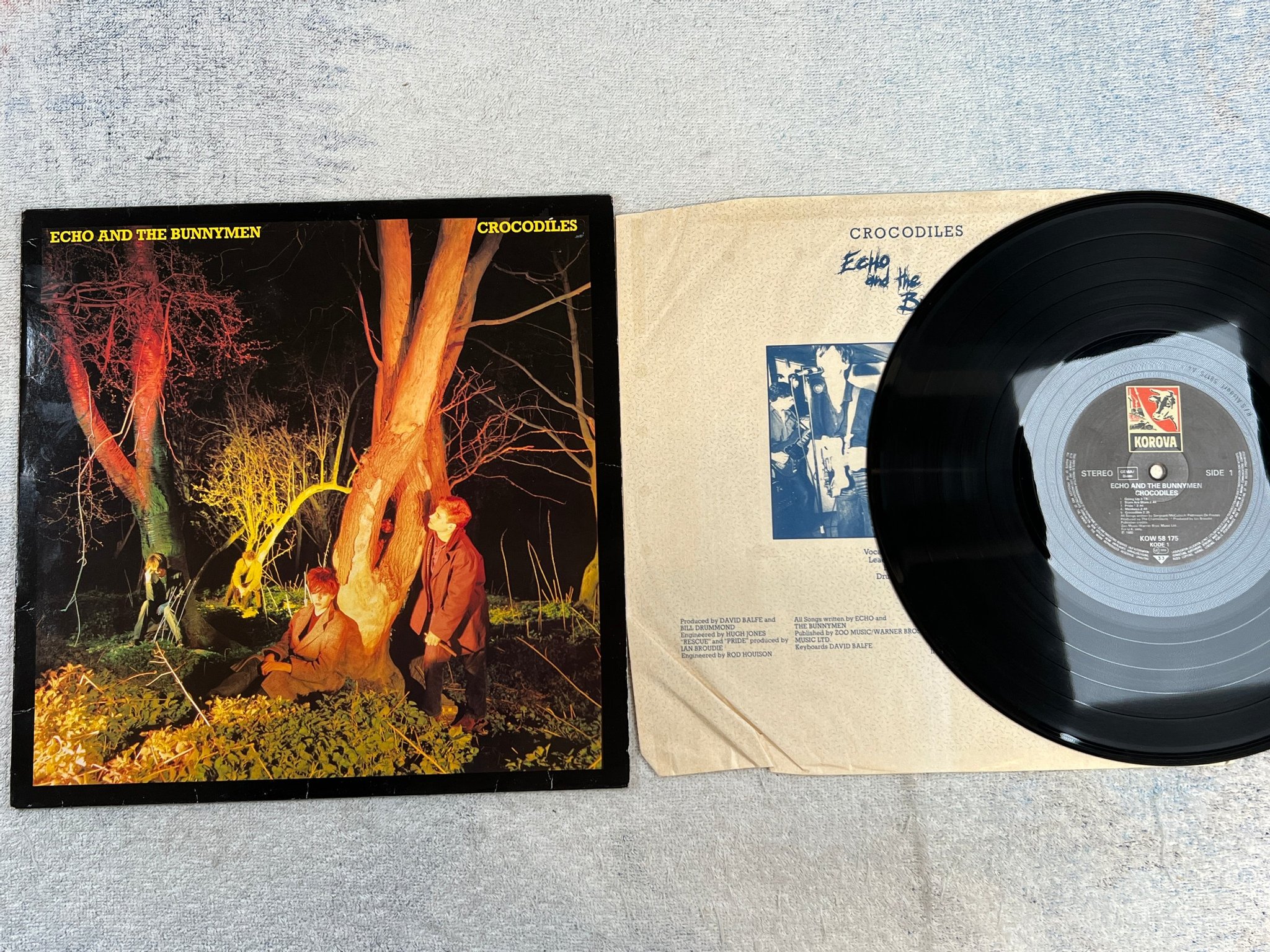 Omslagsbild för skivan ECHO AND THE BUNNYMEN crocodiles LP -80 Ger KORORVA KOW 58175