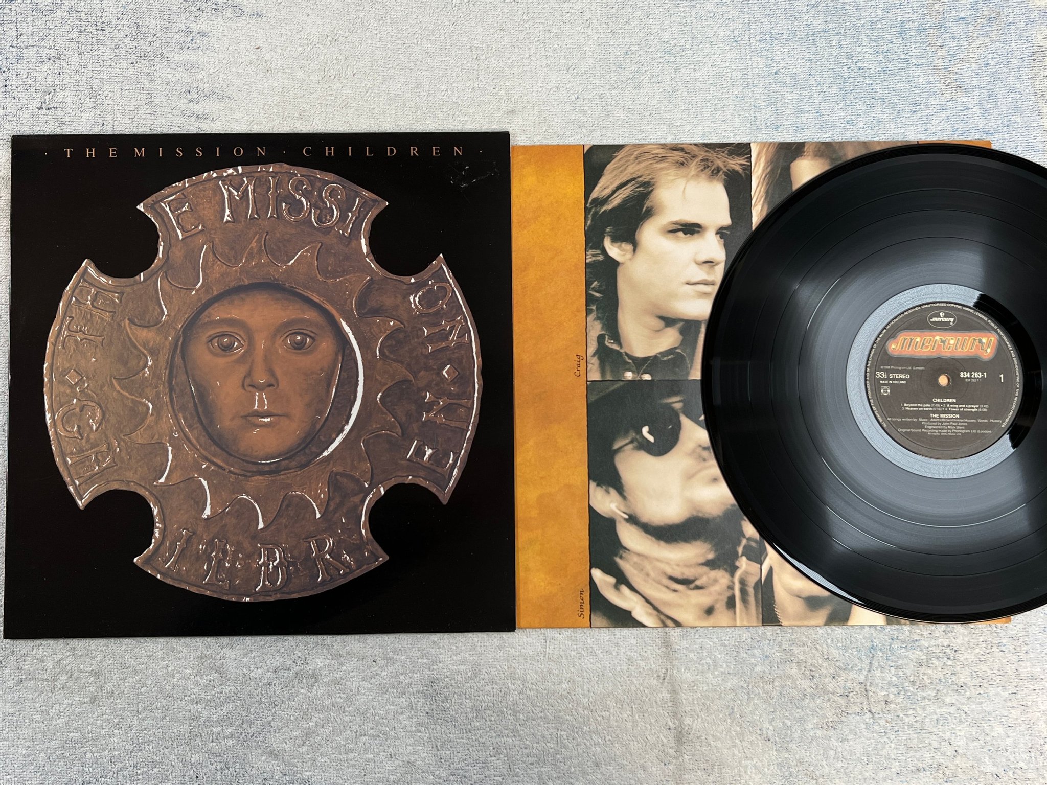 Omslagsbild för skivan THE MISSION children LP -88 Hol MERCURY 834 263-1