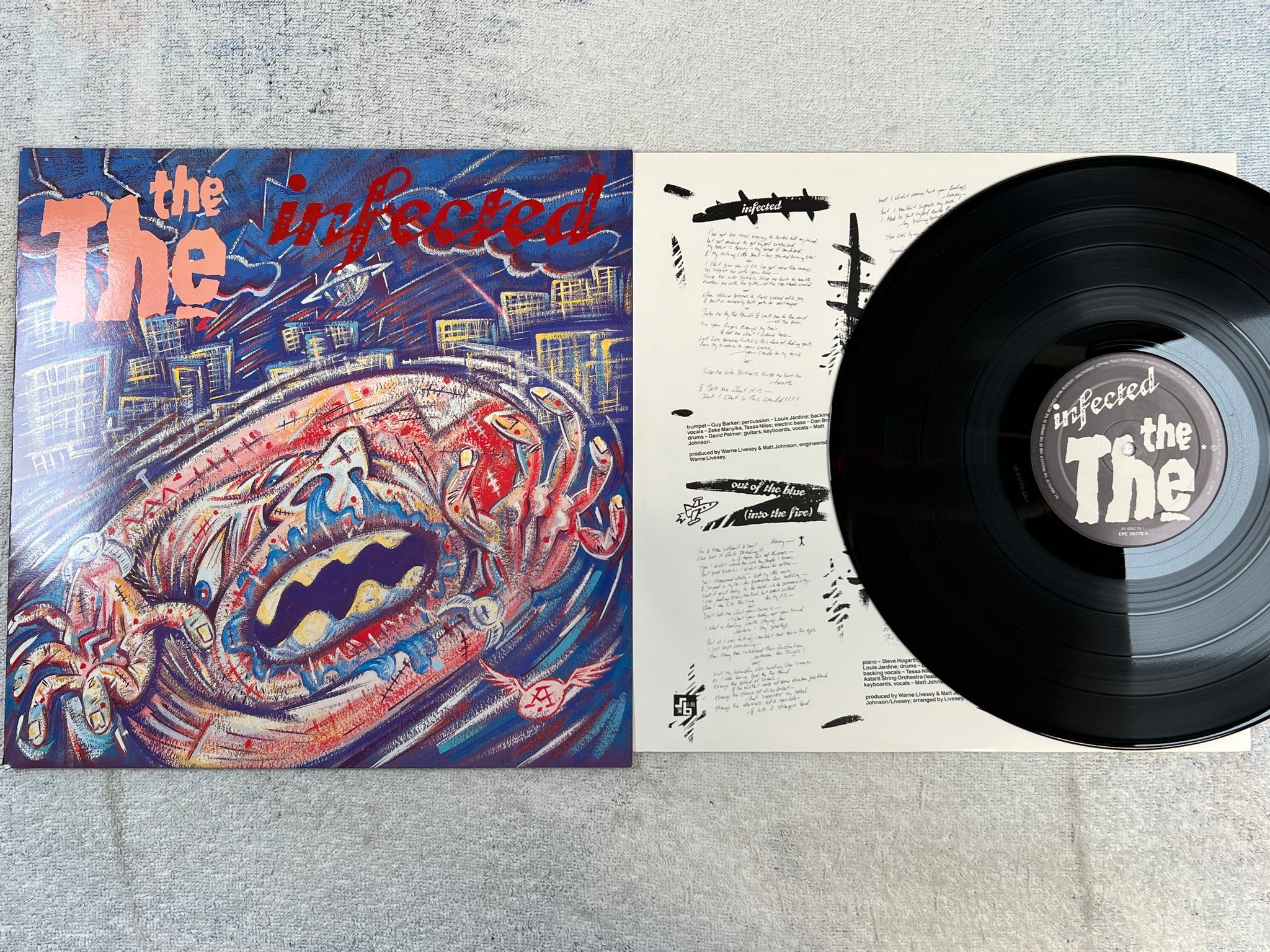 Omslagsbild för skivan THE THE infected LP -86 Hol EPIC EPC 26770