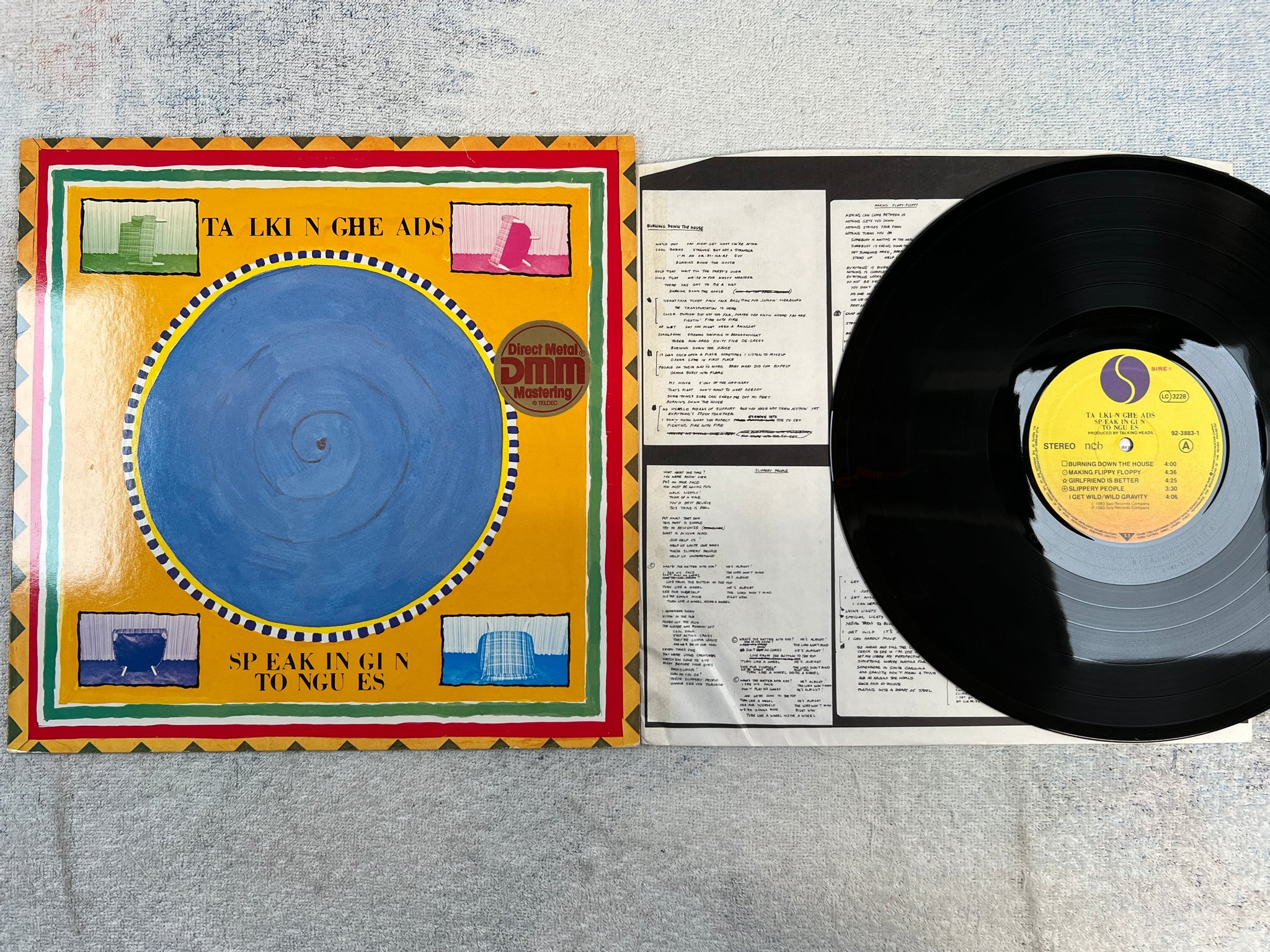 Omslagsbild för skivan TALKING HEADS speaking in tongues LP -83 ncb SIRE 92-3883-1