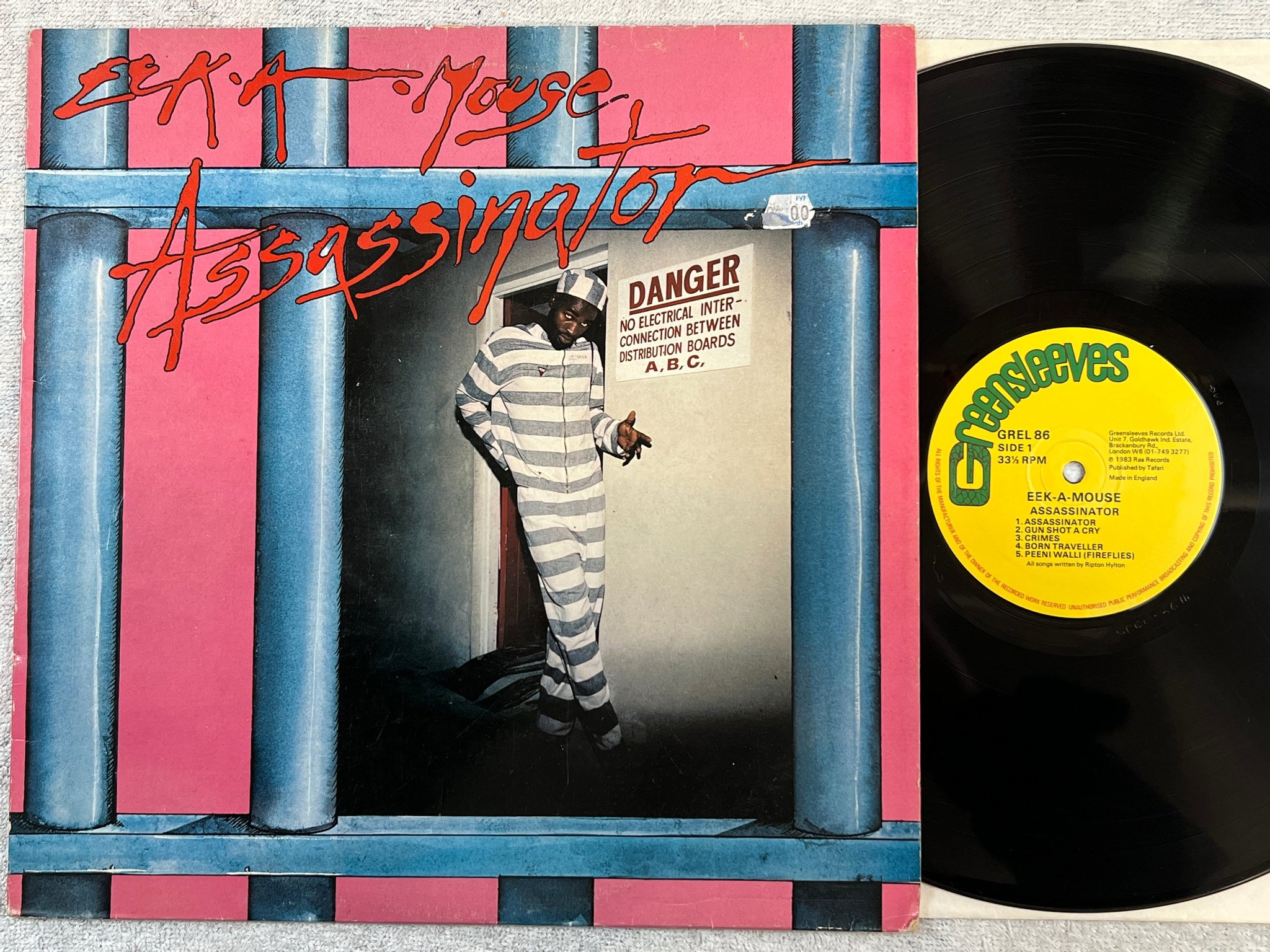 Omslagsbild för skivan EEK-A-MOUSE assassinator LP -83 UK GREENSLEEVES GREL 86 