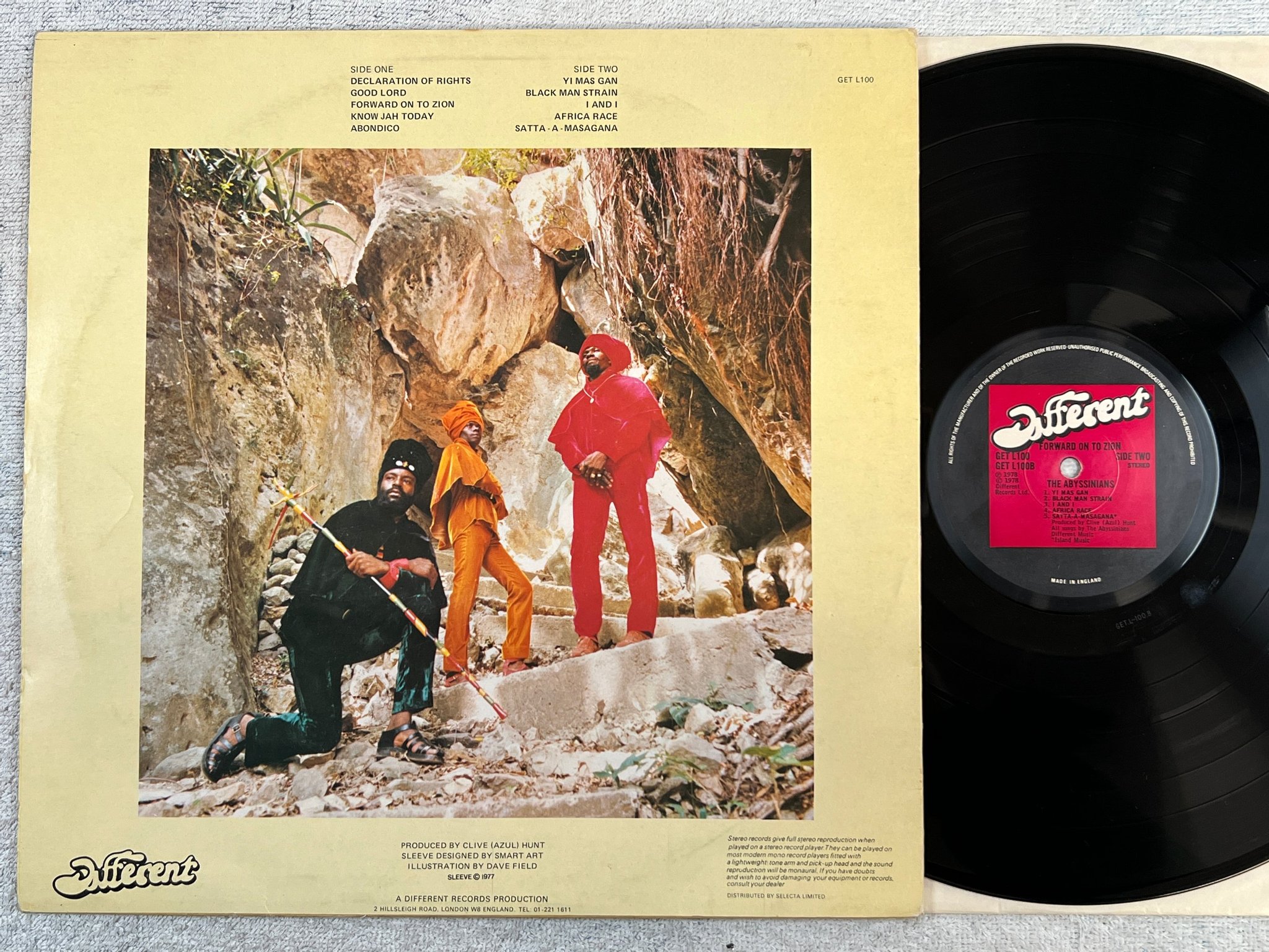 Omslagsbild för skivan THE ABYSSINIANS forward on to zion LP -78 UK DIFFERENT GET L100