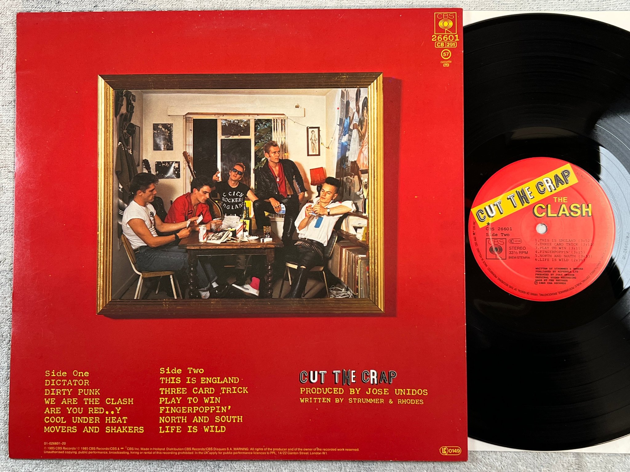 Omslagsbild för skivan THE CLASH cut the crap LP -85 Hol CBS 26601