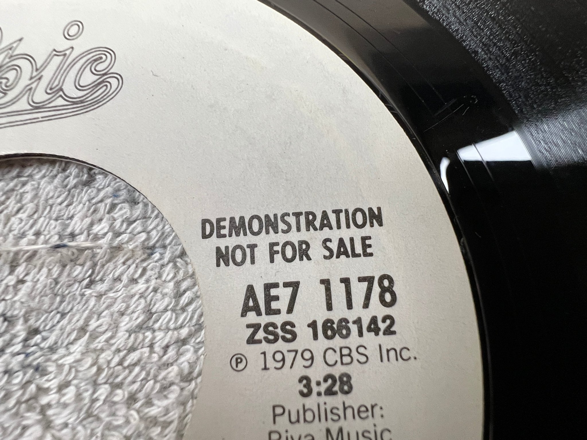 Omslagsbild för skivan THE CLASH s/t LP -79 US EPIC JE 36060 + demo 45 ** Yeah **