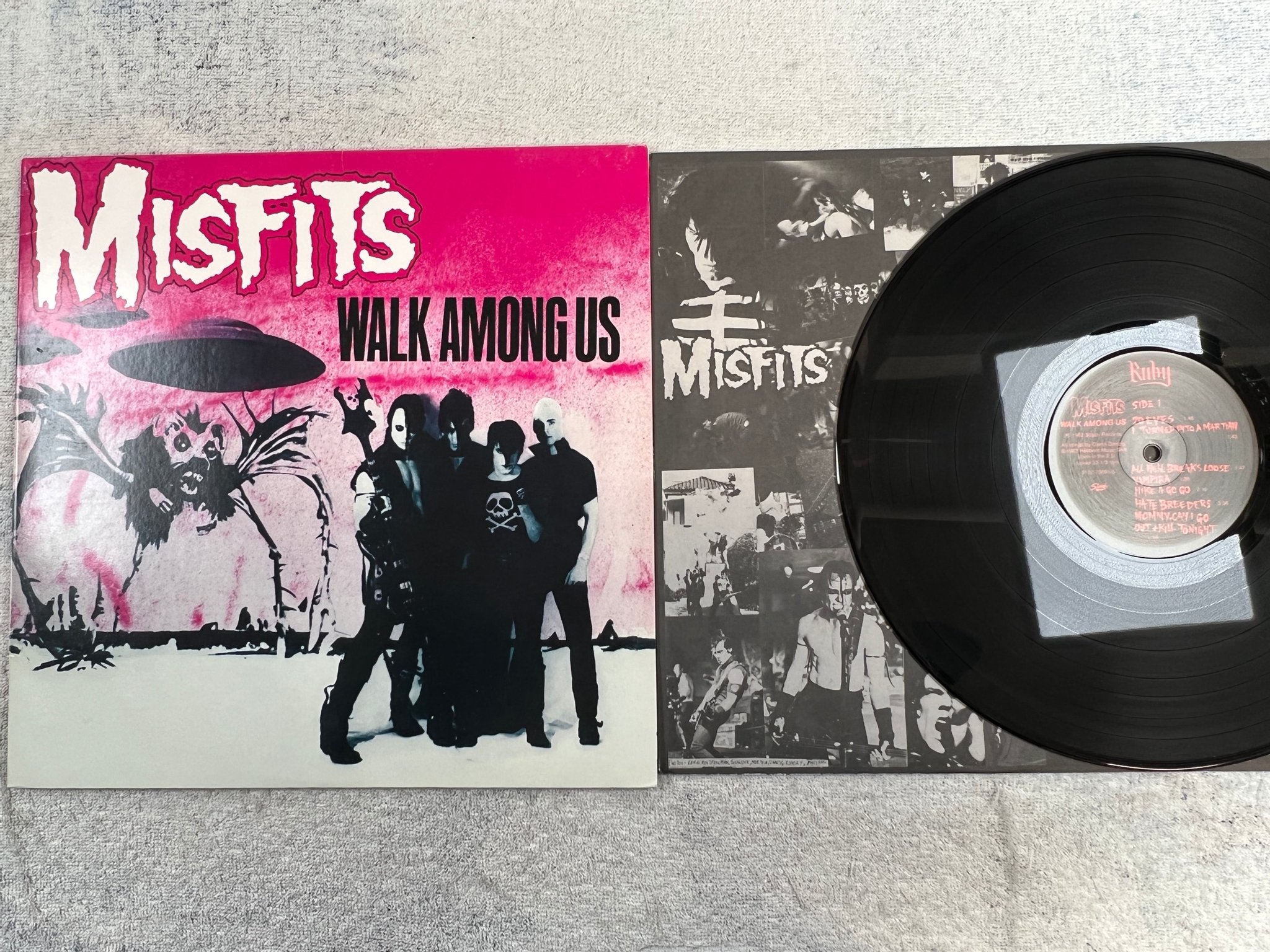 Omslagsbild för skivan MISFITS walk among us LP re 2009 EU 180G RUBY 8122-79885-5