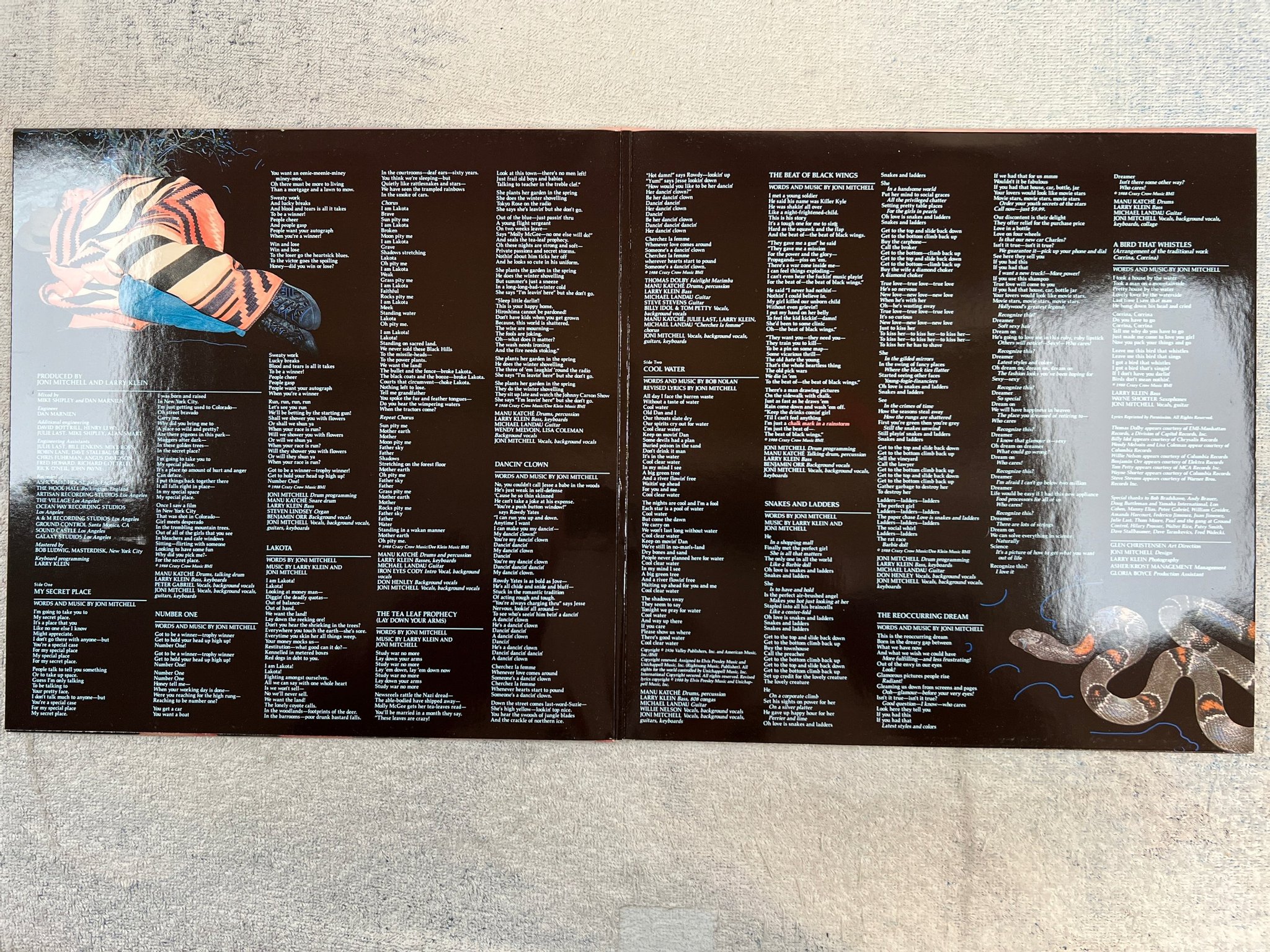 Omslagsbild för skivan JONI MITCHELL chalk mark in a rain storm LP -88 Ger GEFFEN 924 172-1