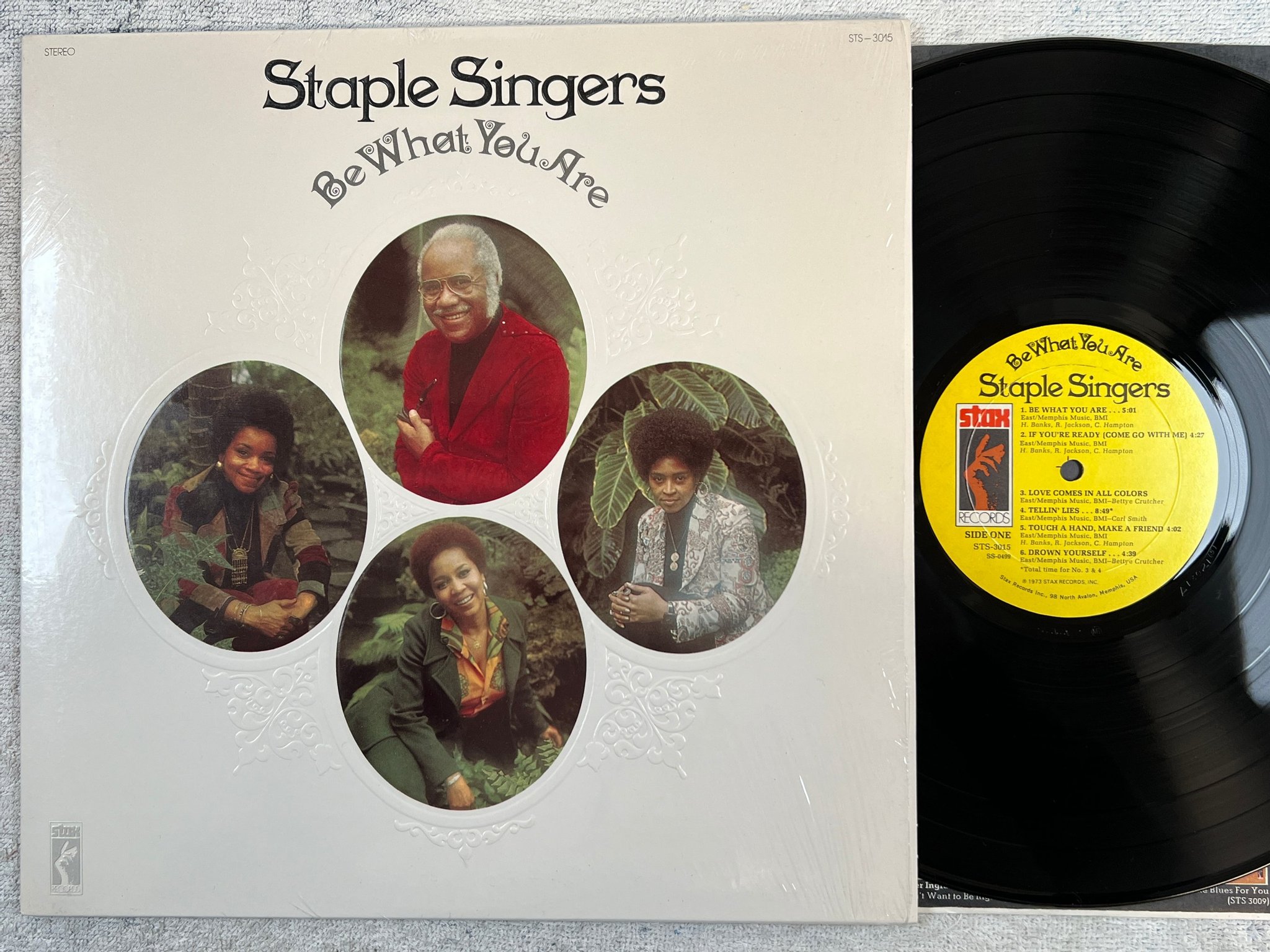 Omslagsbild för skivan STAPLE SINGERS be what you are LP -73 US STAX STS-3015