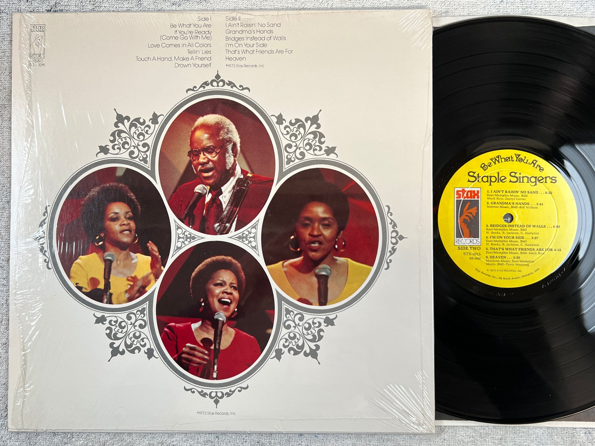 Omslagsbild för skivan STAPLE SINGERS be what you are LP -73 US STAX STS-3015