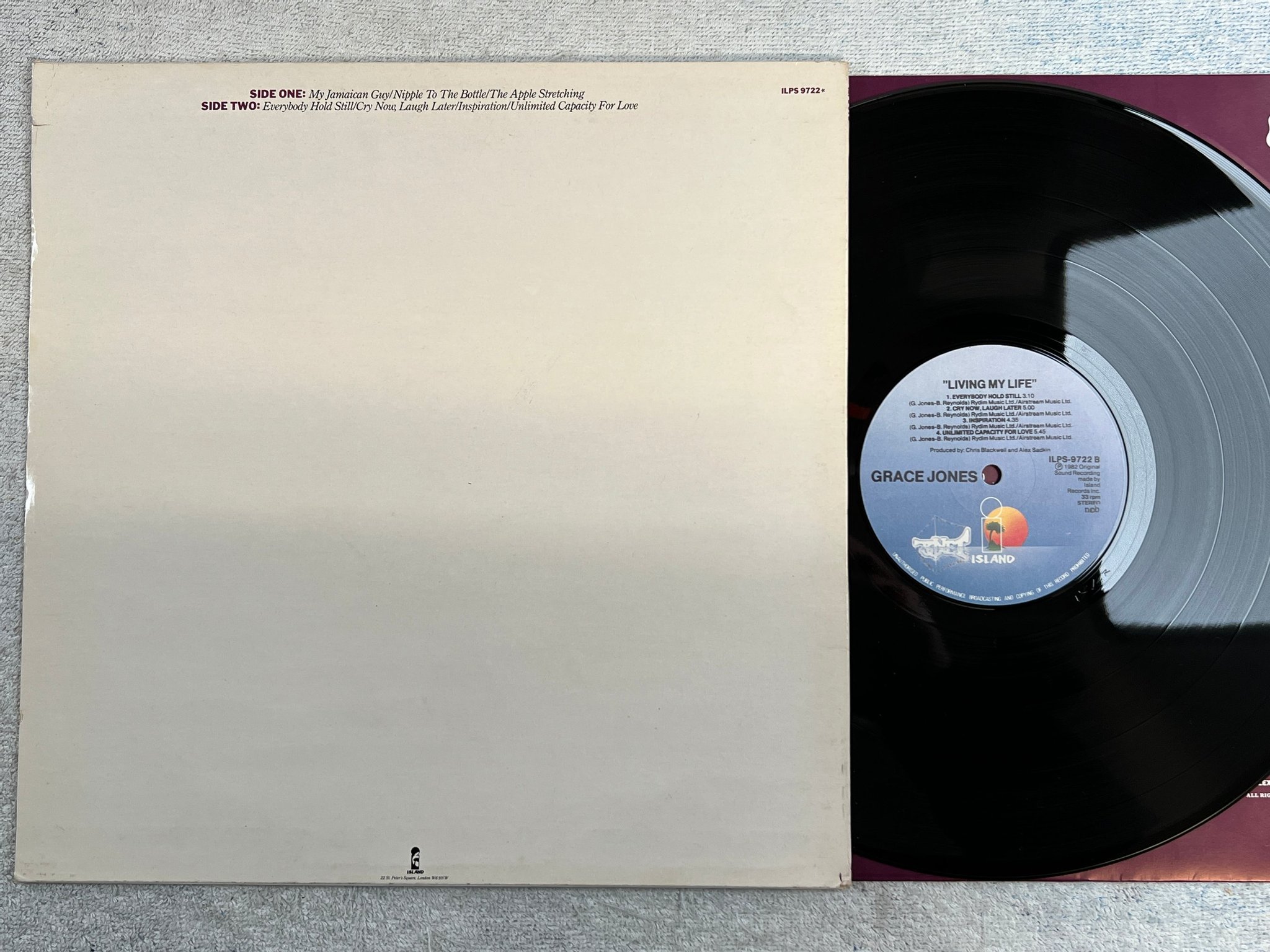 Omslagsbild för skivan GRACE JONES living my life LP -82 ncb ISLAND ILPS 9722